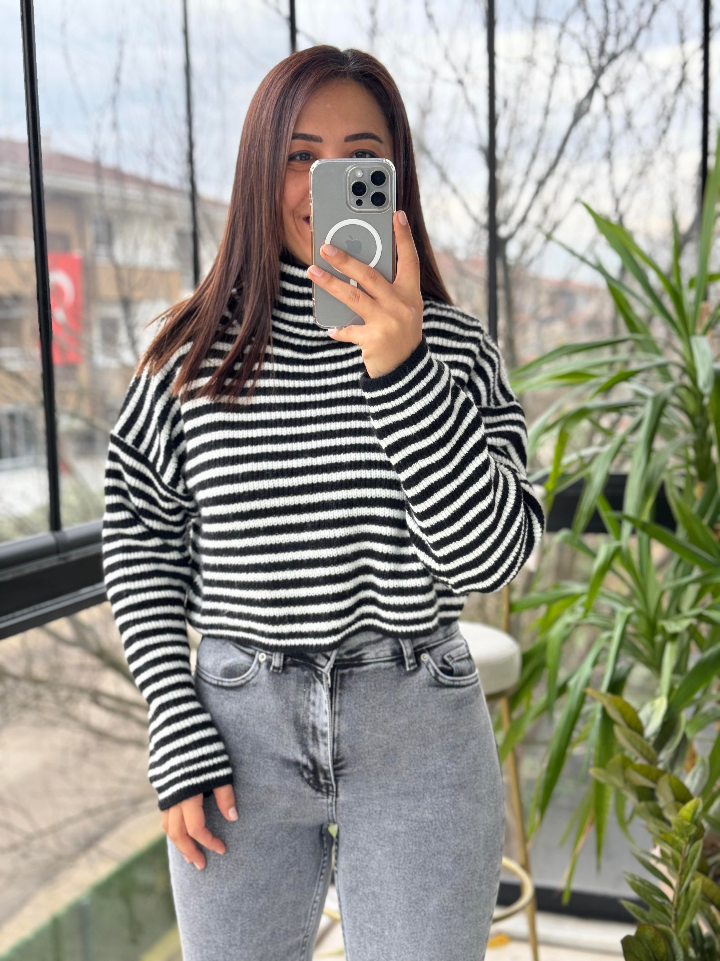 Siyah Çizgili Yumoş Kazak