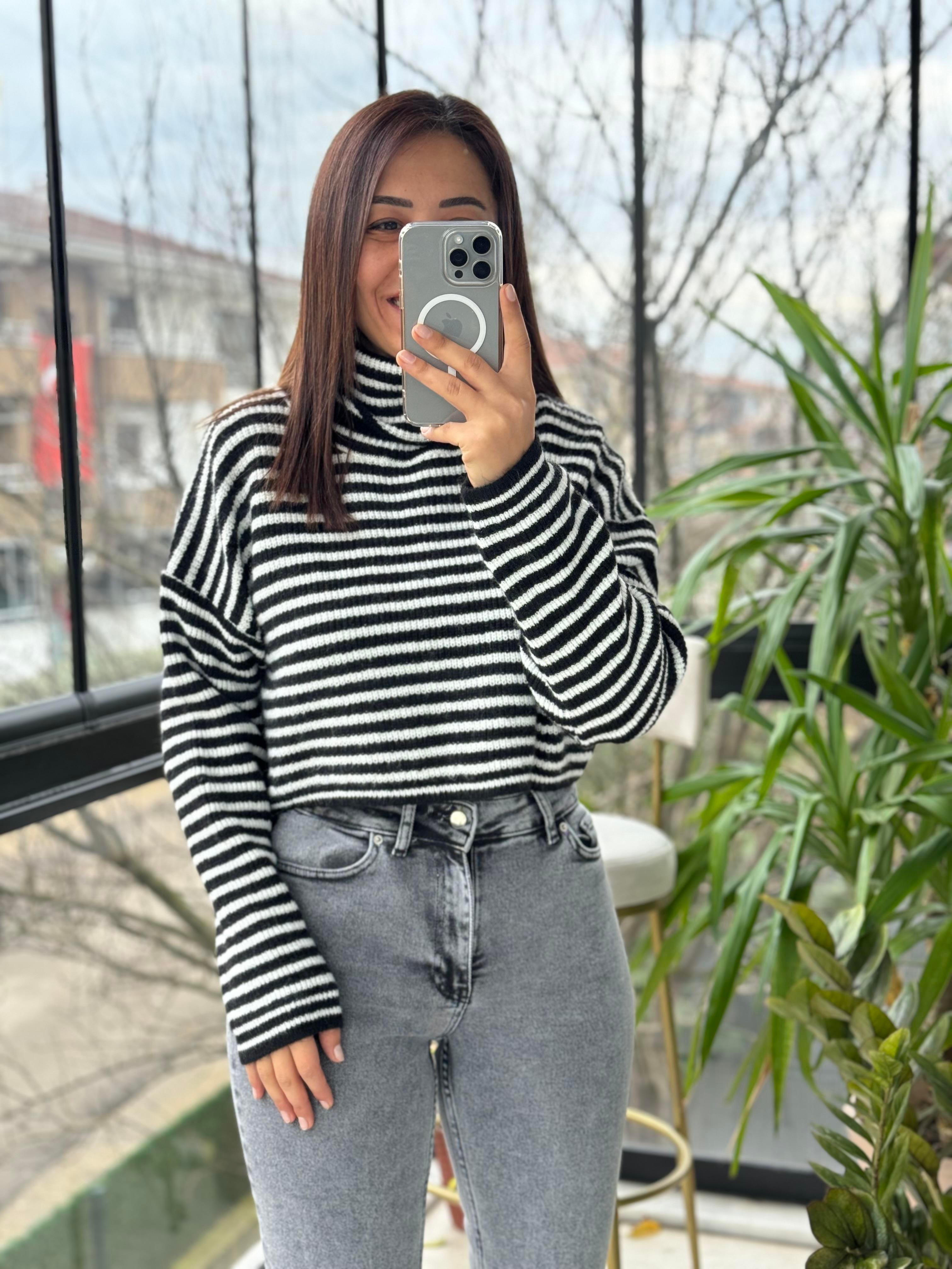 Siyah Çizgili Yumoş Kazak