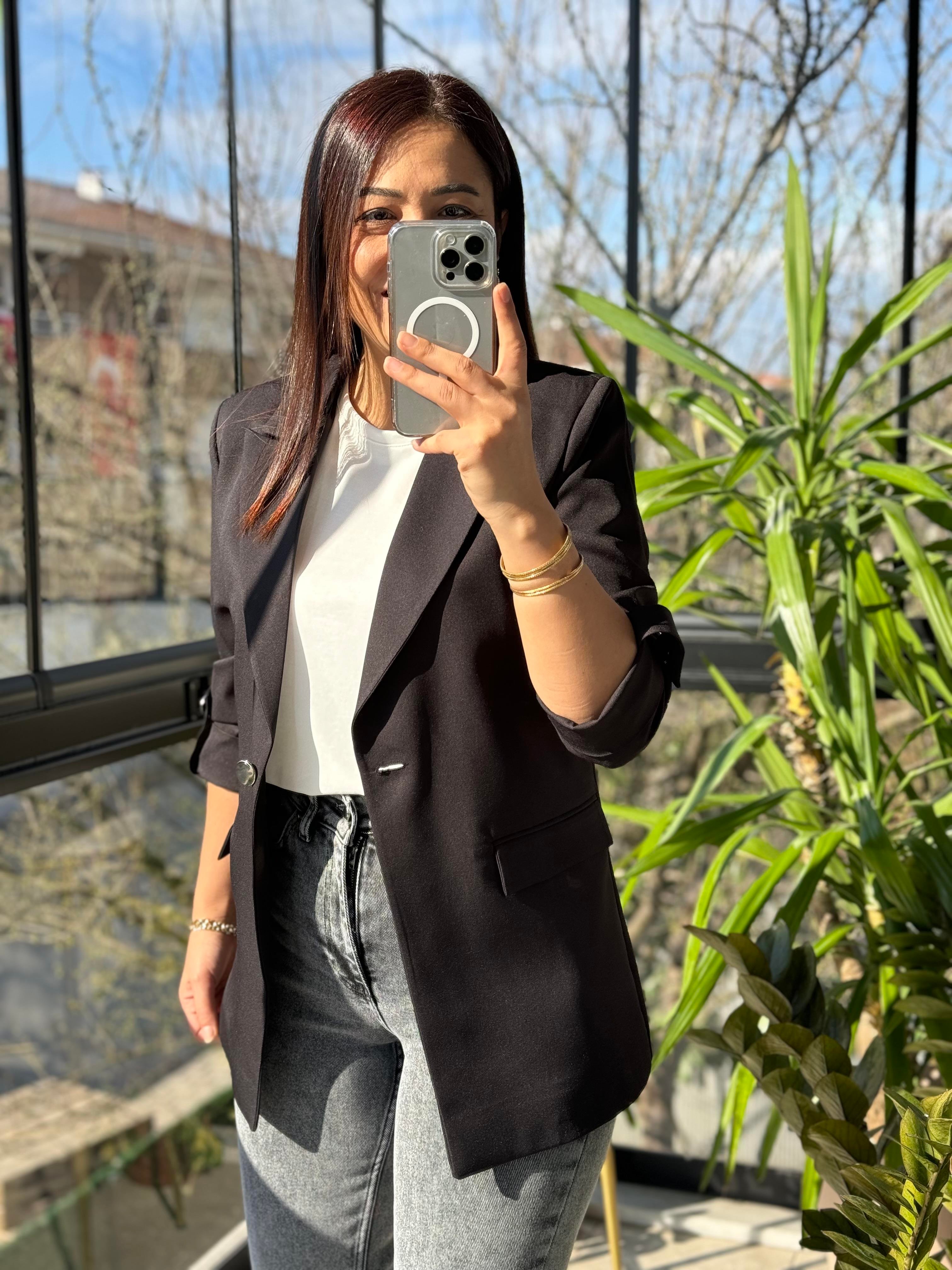 Siyah Kolu Düğmeli Blazer Ceket