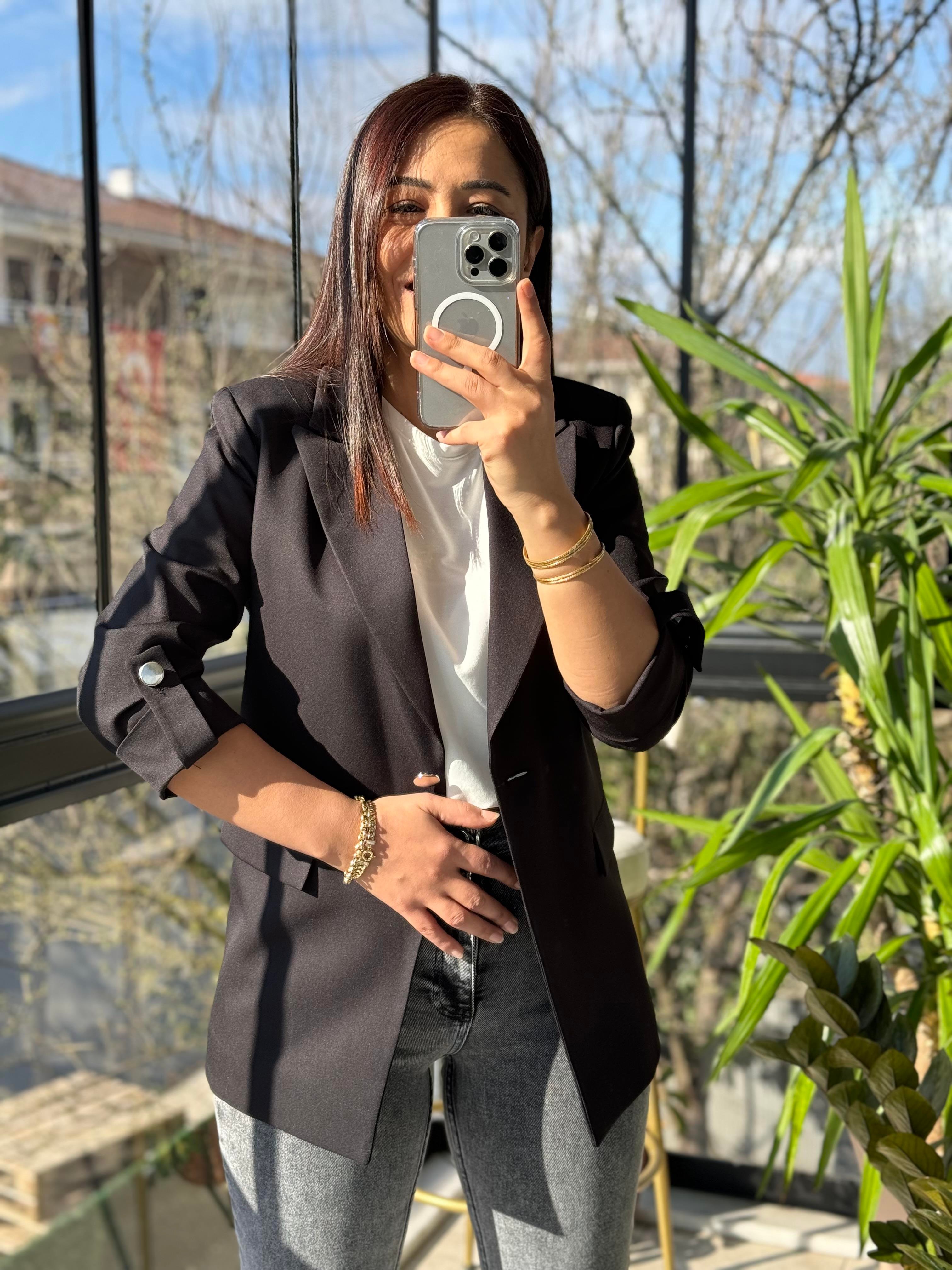 Siyah Kolu Düğmeli Blazer Ceket