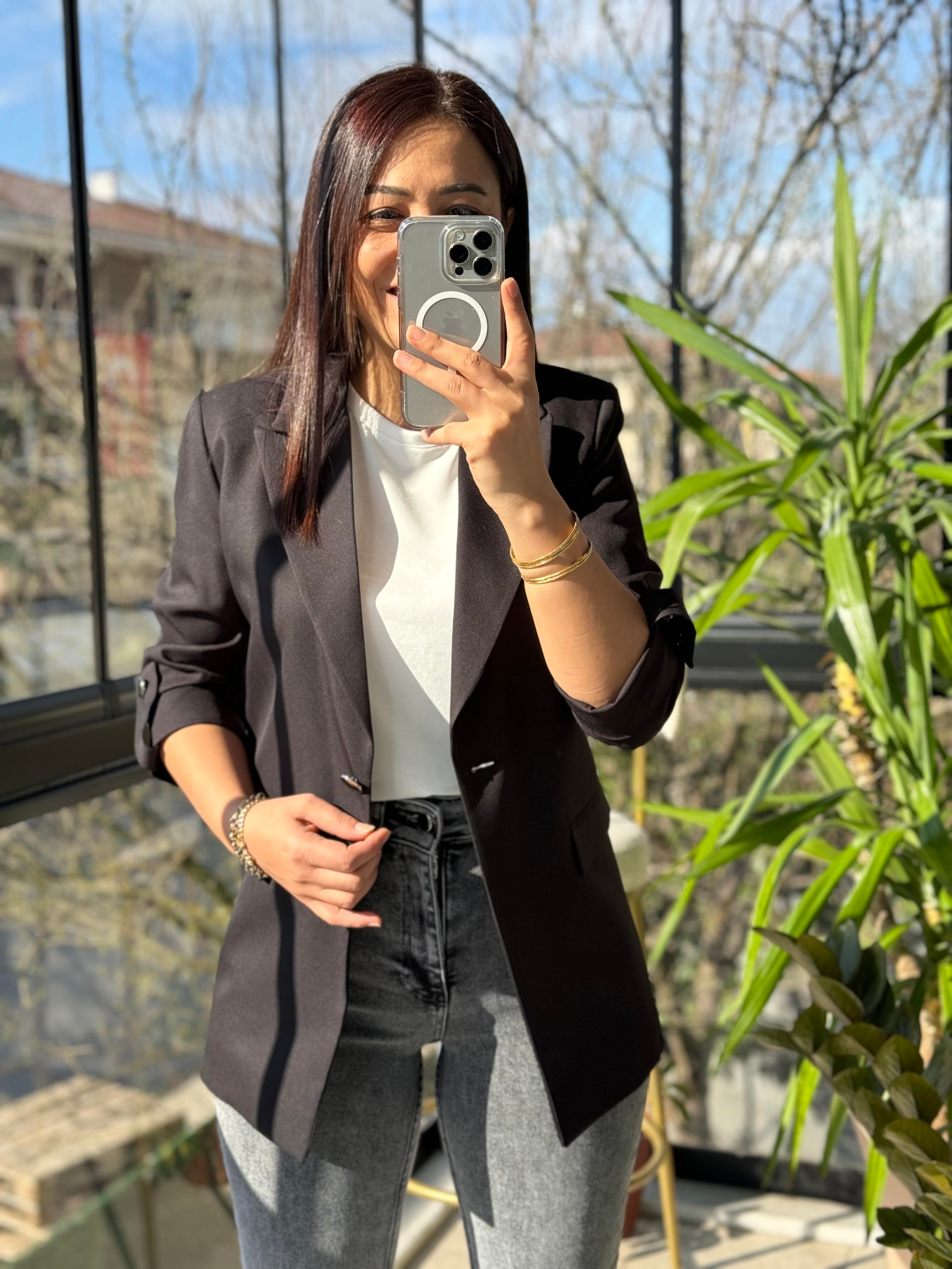 Siyah Kolu Düğmeli Blazer Ceket