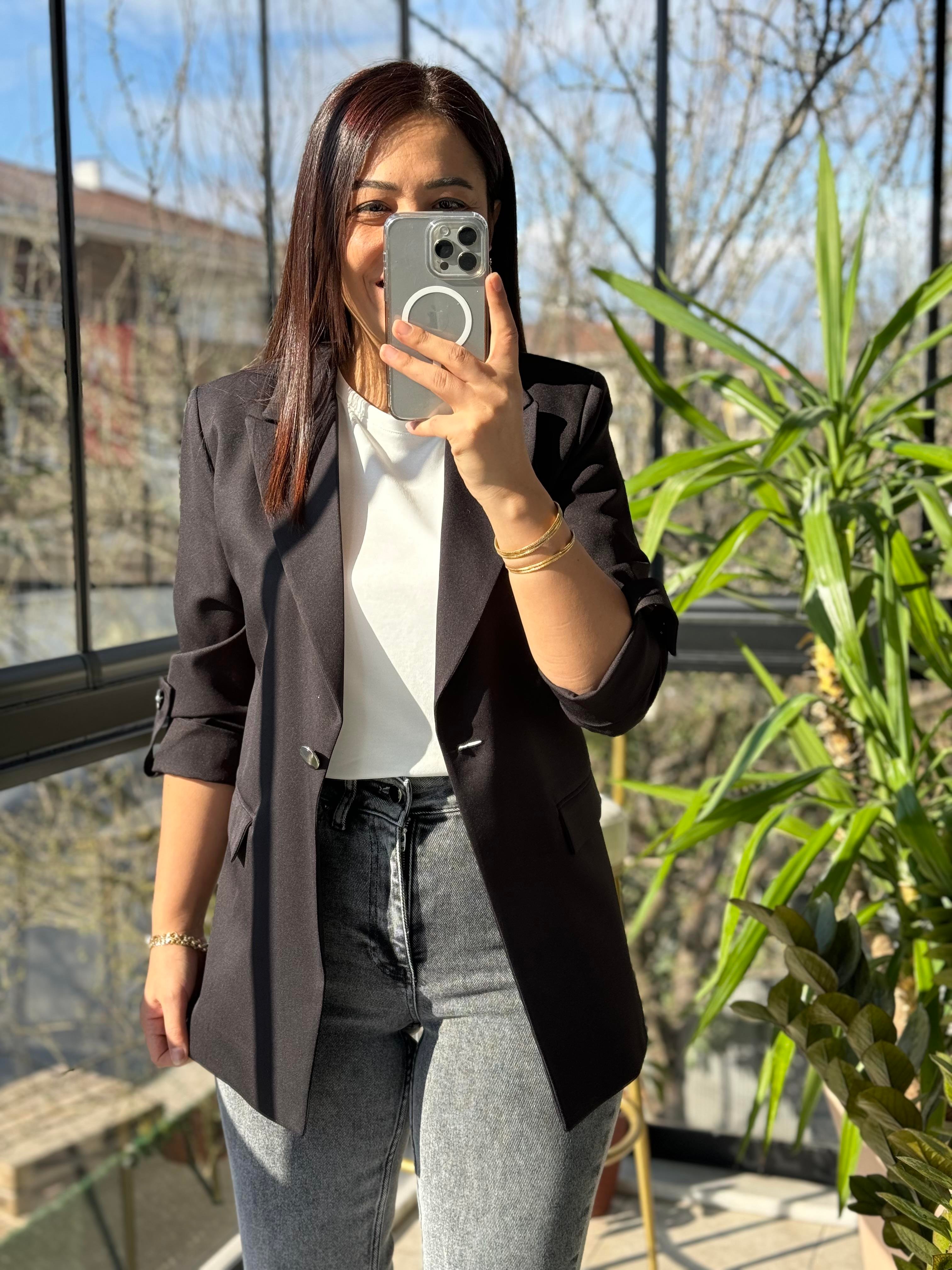 Siyah Kolu Düğmeli Blazer Ceket