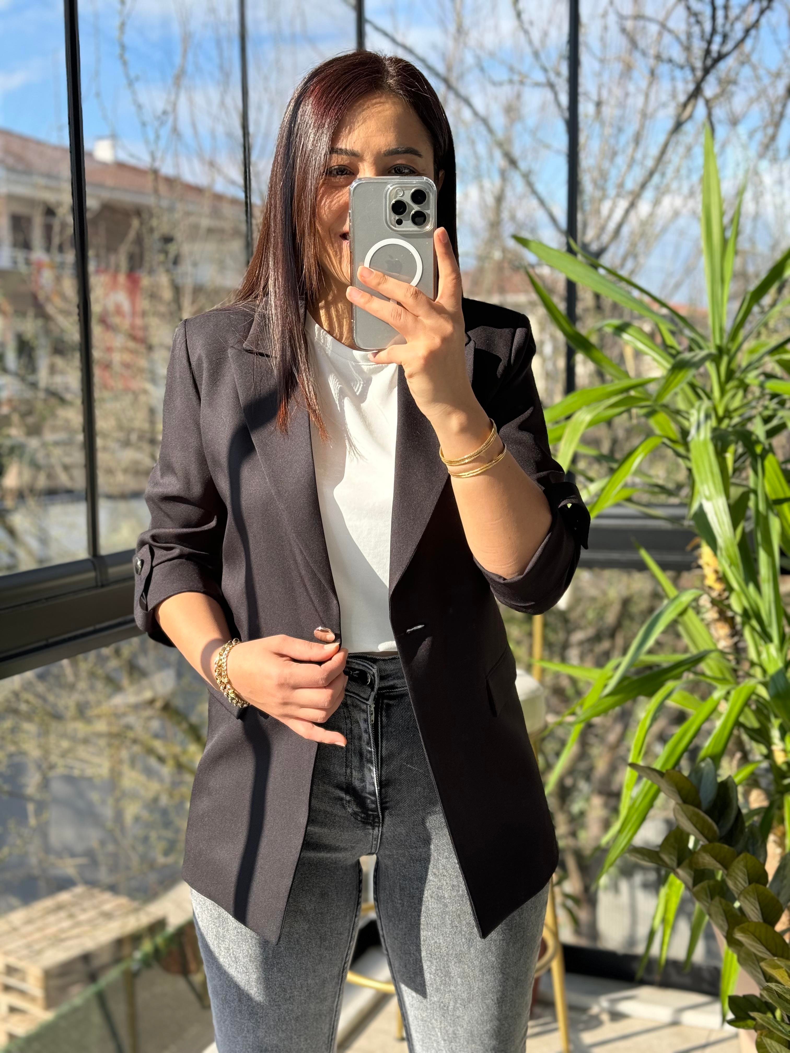 Siyah Kolu Düğmeli Blazer Ceket