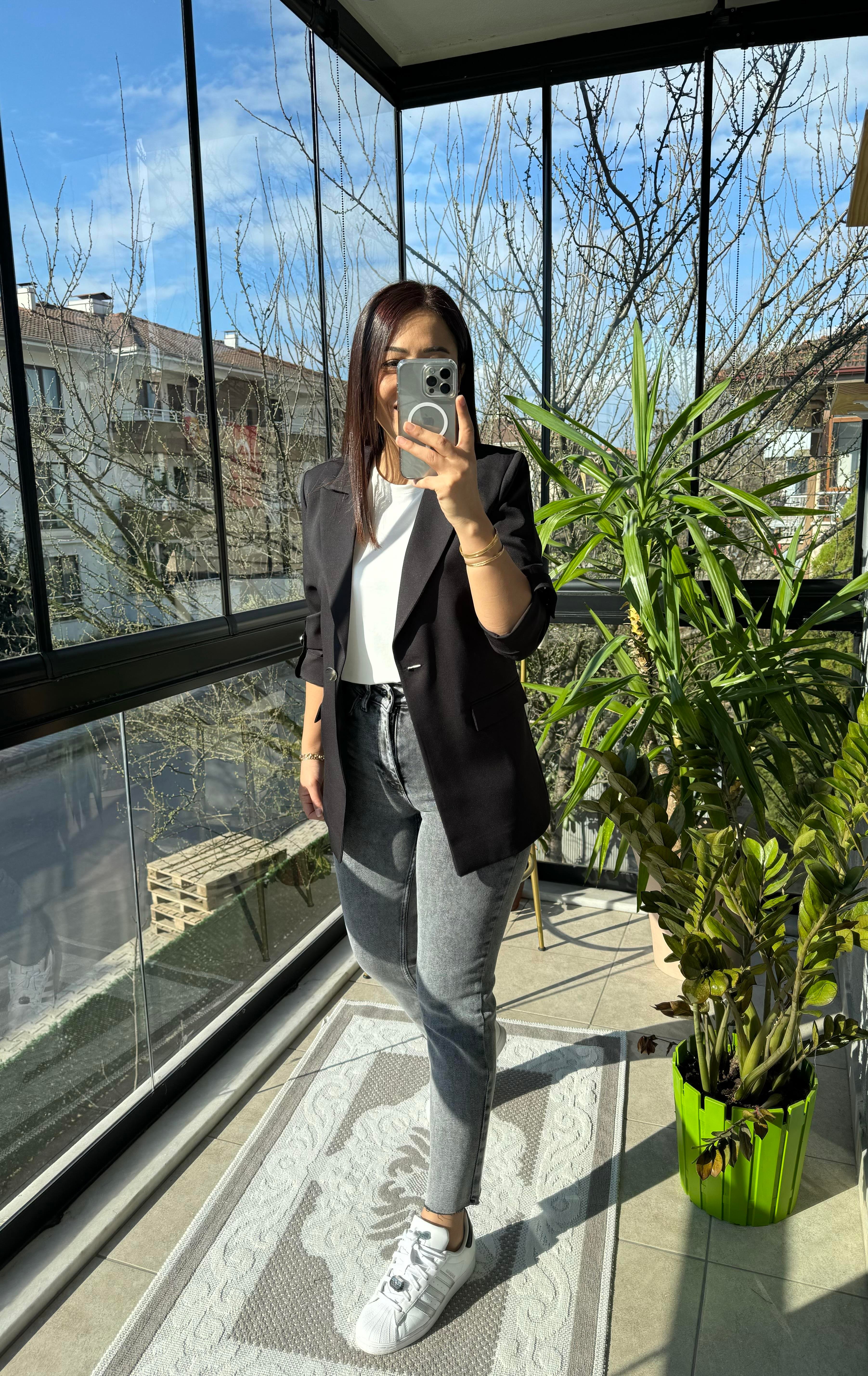 Siyah Kolu Düğmeli Blazer Ceket