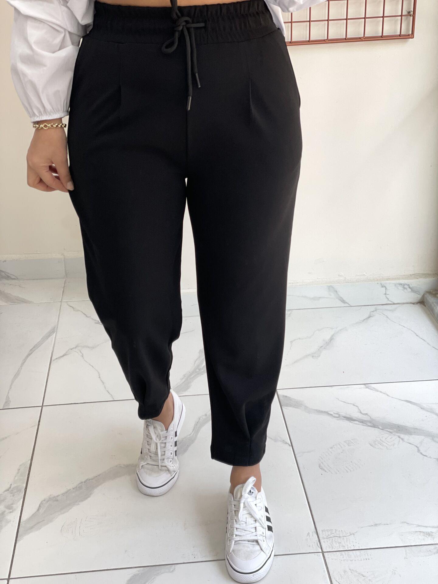 Siyah Paçaları Pensli Eşofman Pantolon