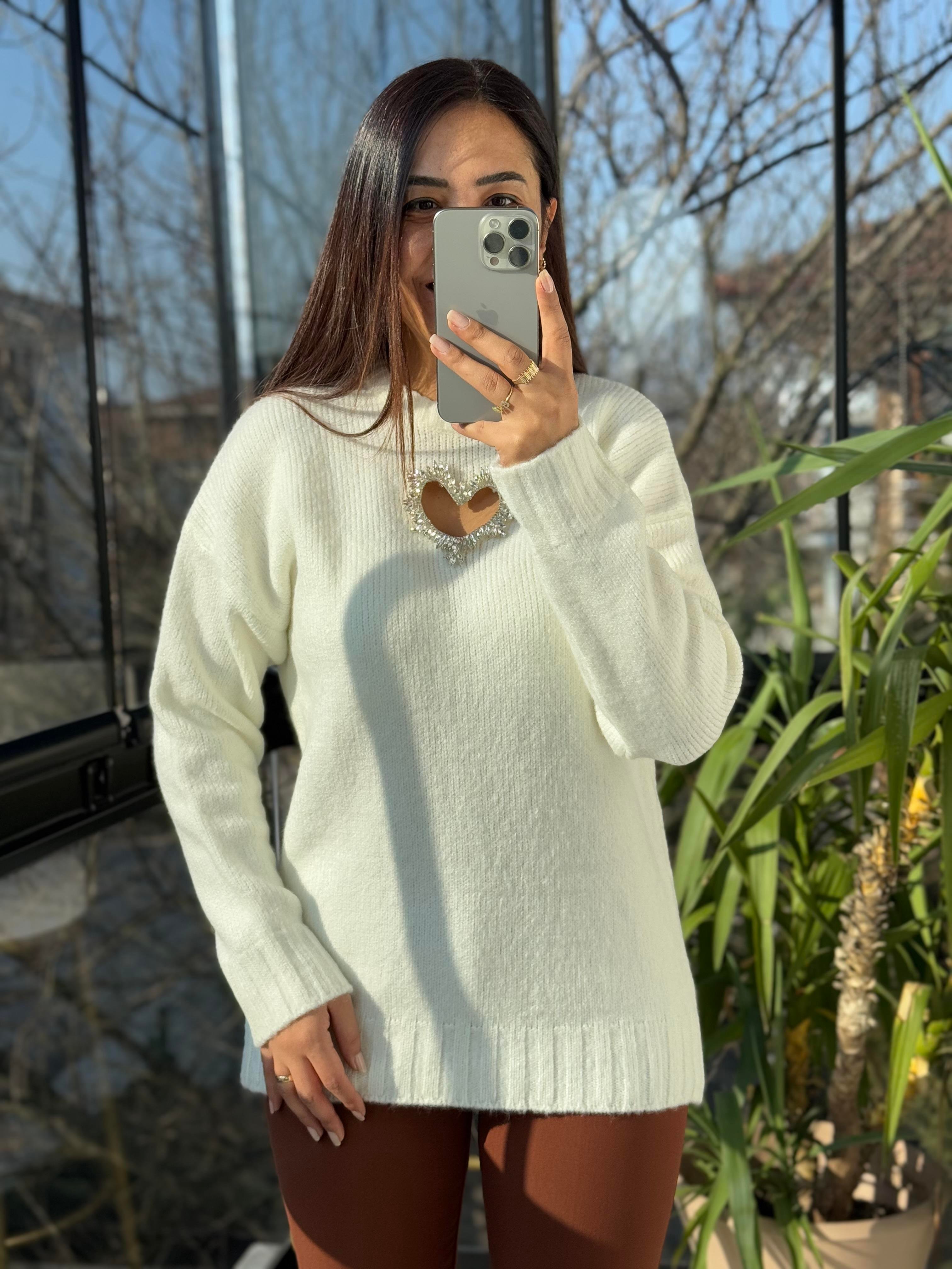 Taşlı Kalp Kazak Ekru