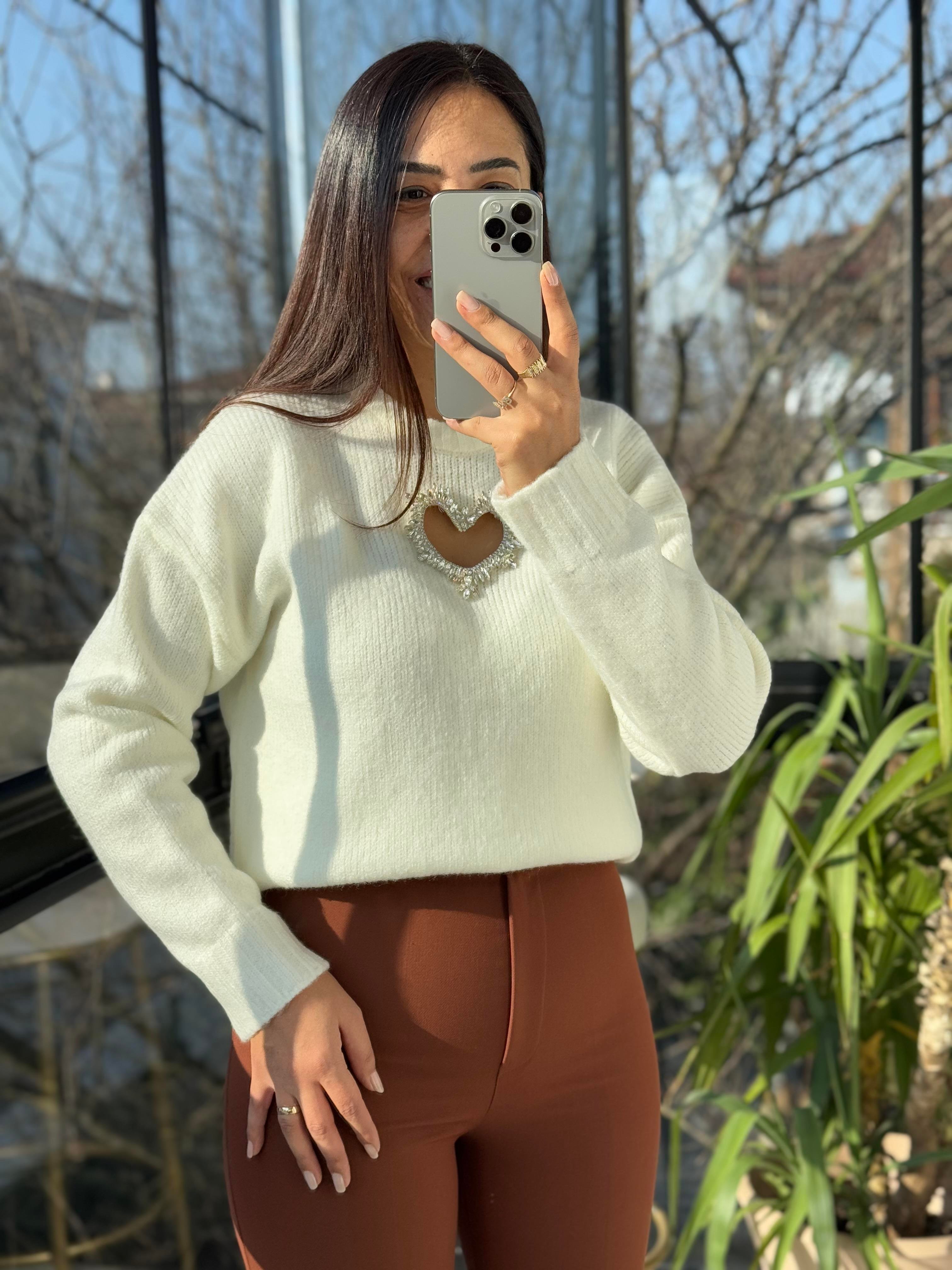 Taşlı Kalp Kazak Ekru