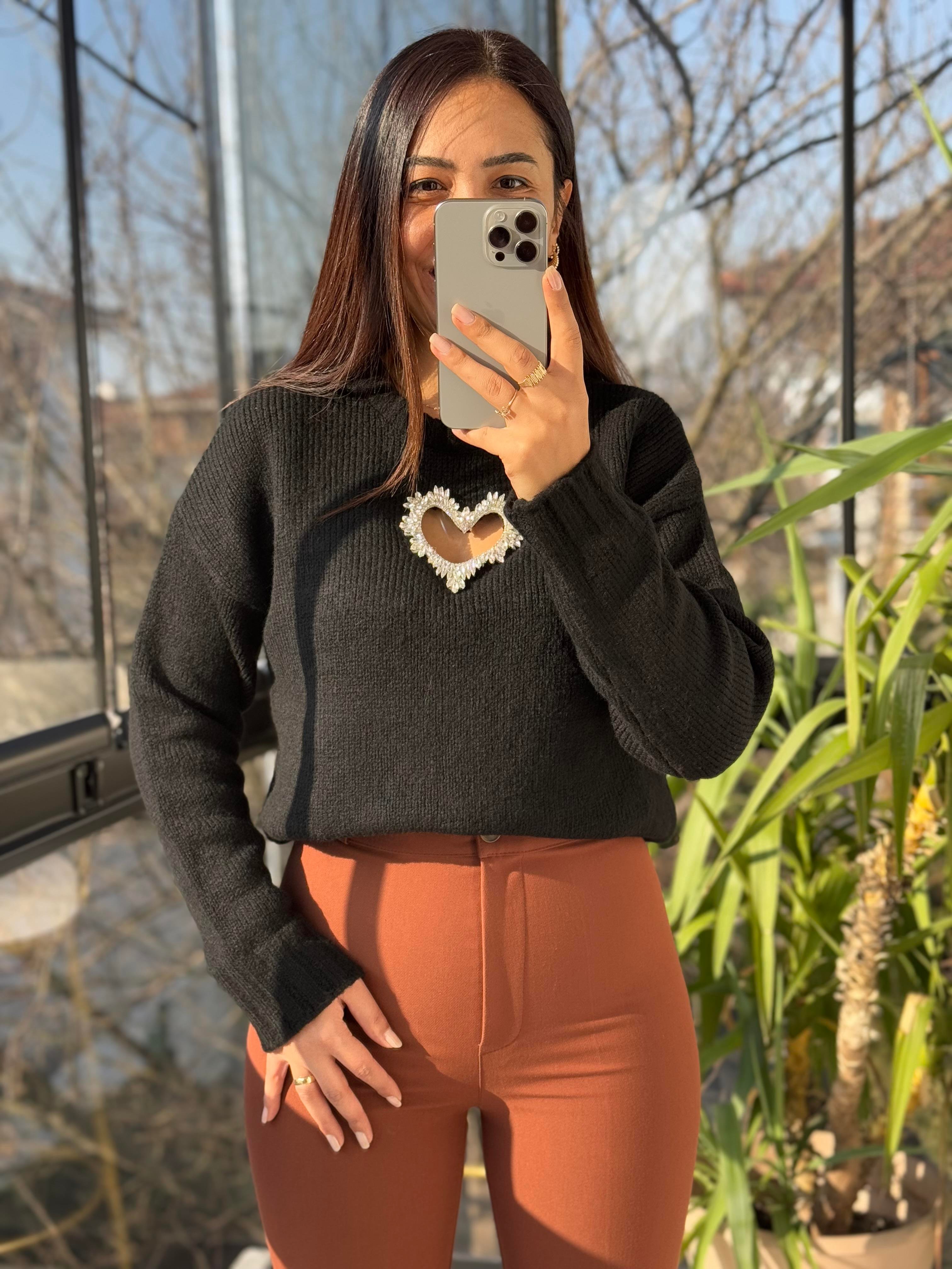 Taşlı Kalp Kazak Siyah