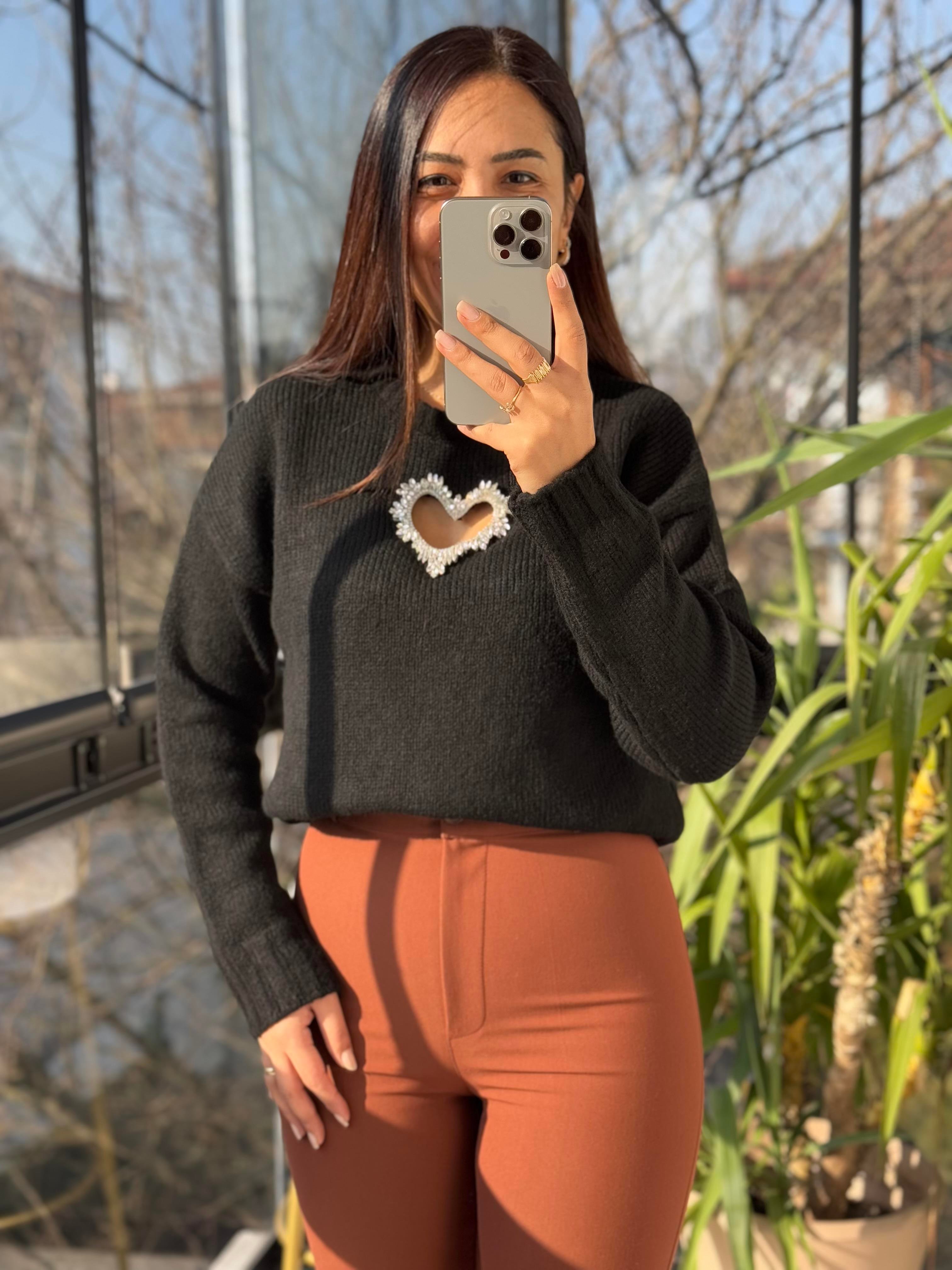 Taşlı Kalp Kazak Siyah