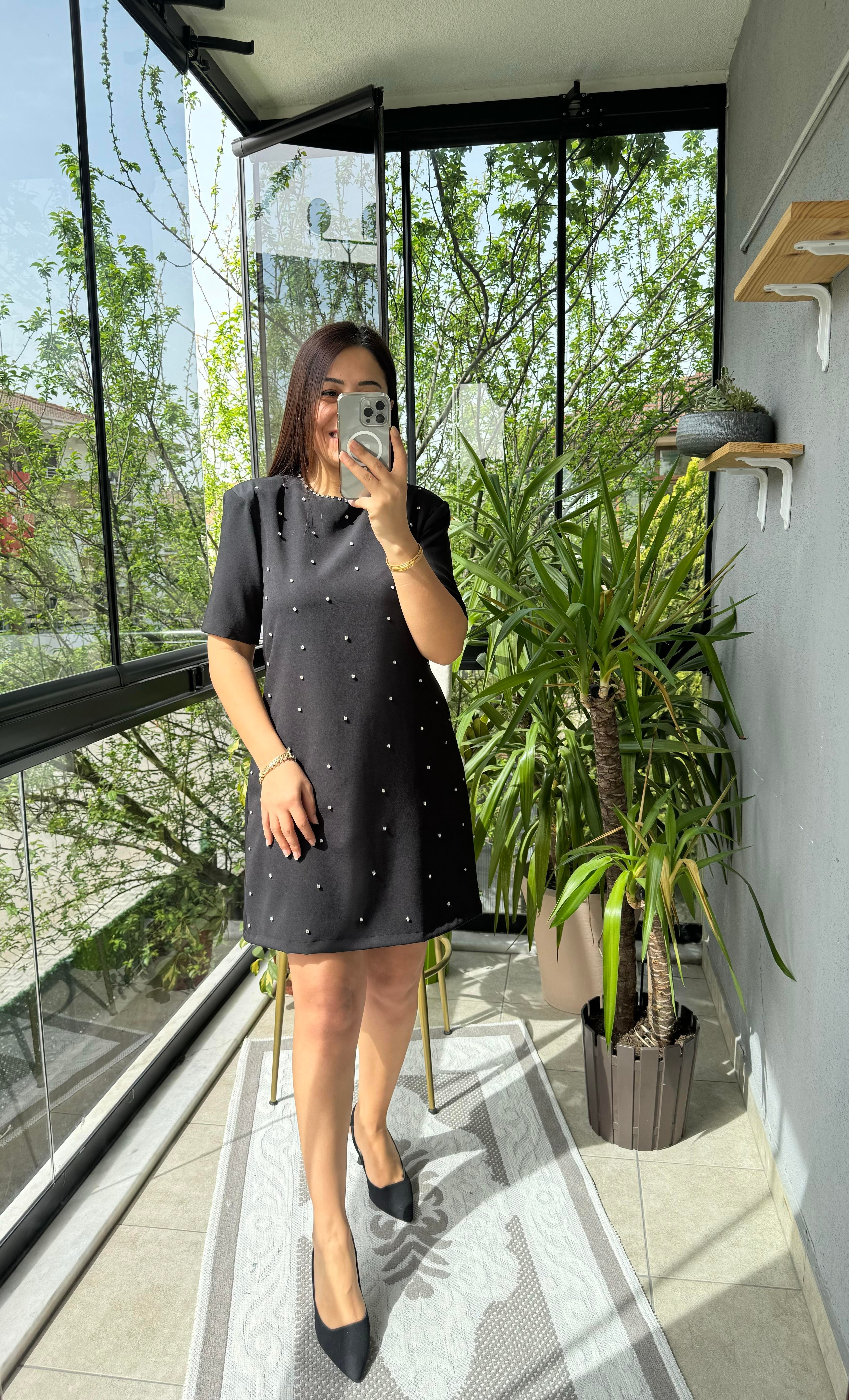 Taşlı Kısa Elbise Siyah