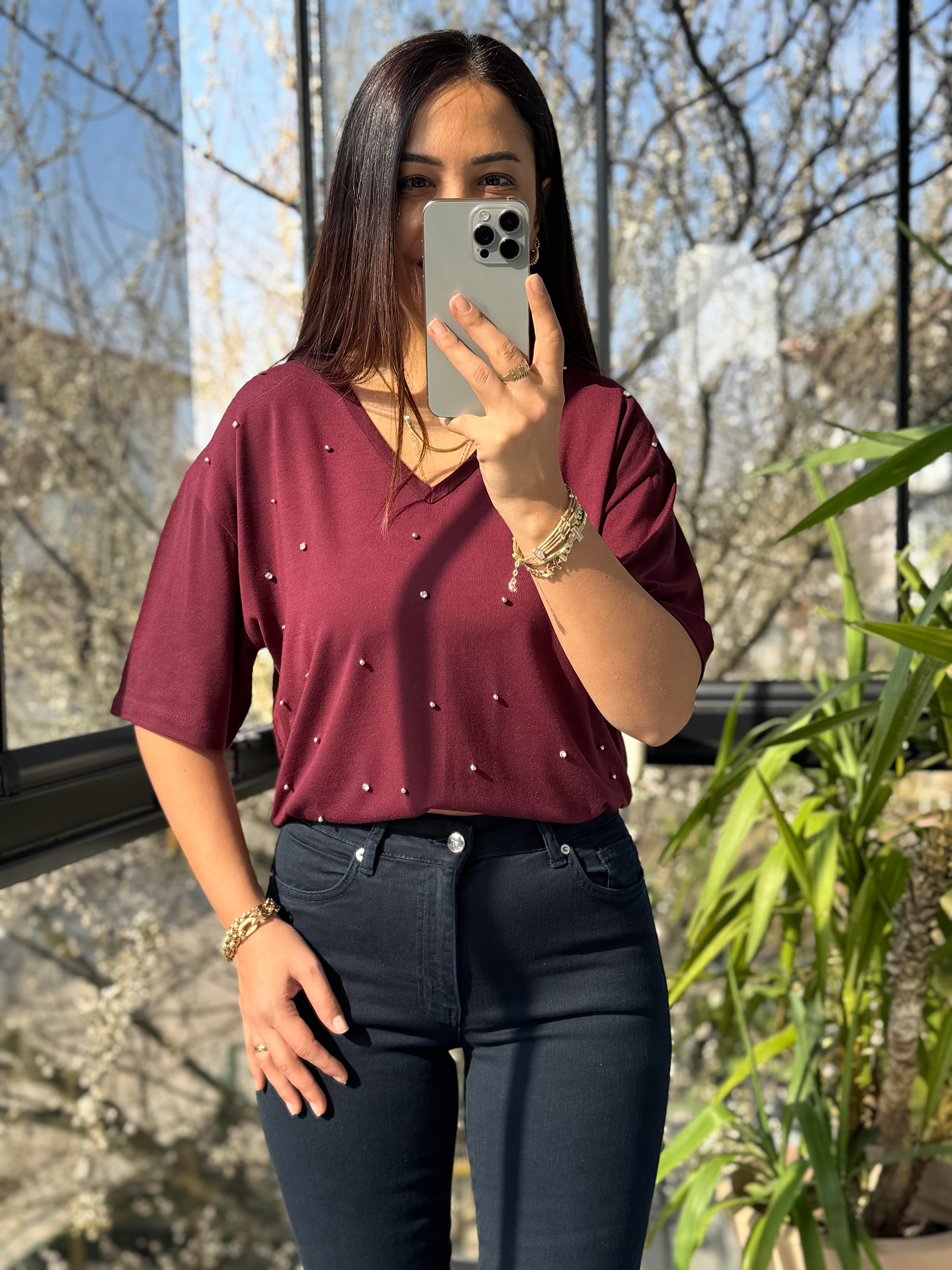 V Yaka Taş Detaylı Tişört Bordo