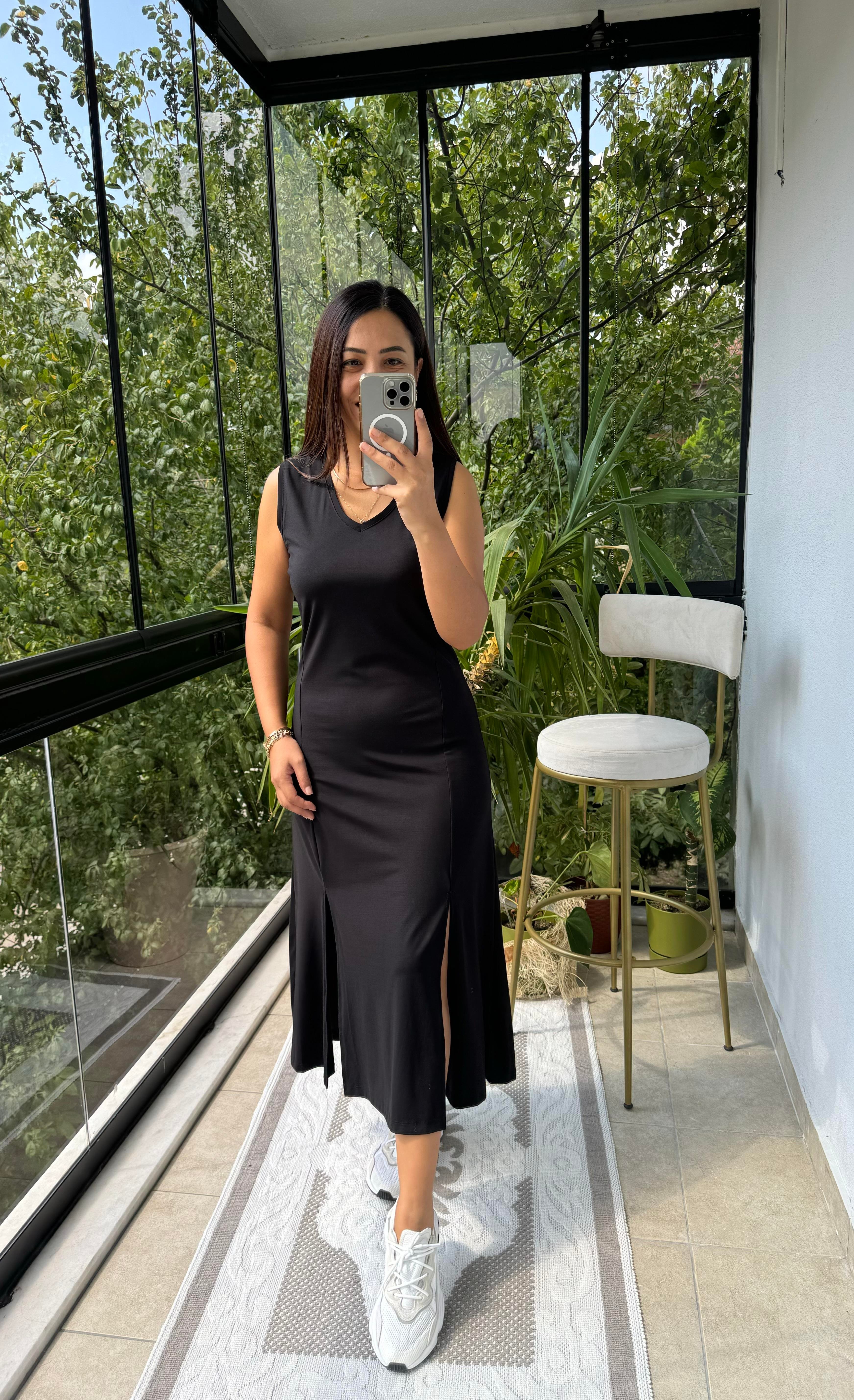 V Yaka Yırtmaçlı Elbise Siyah