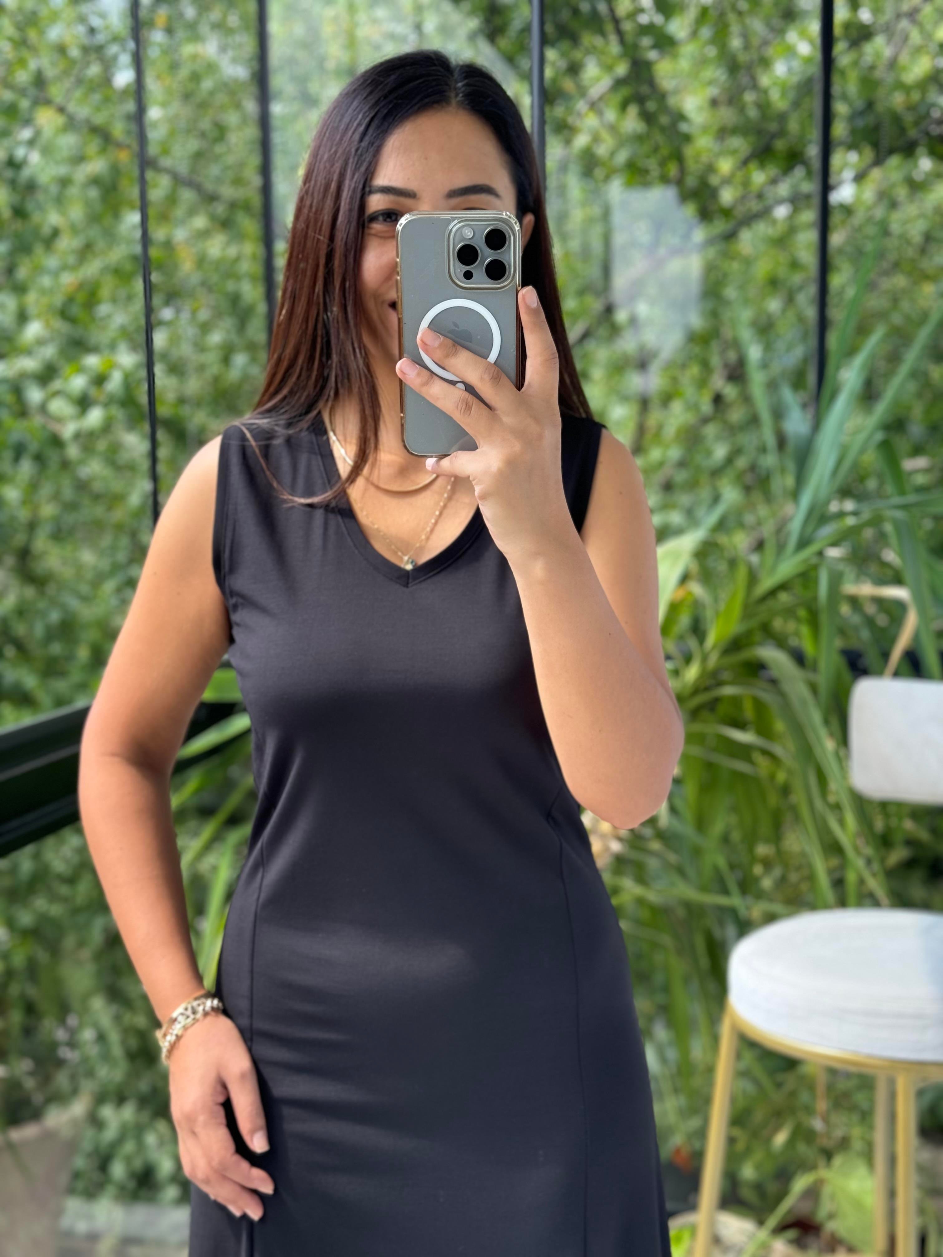 V Yaka Yırtmaçlı Elbise Siyah