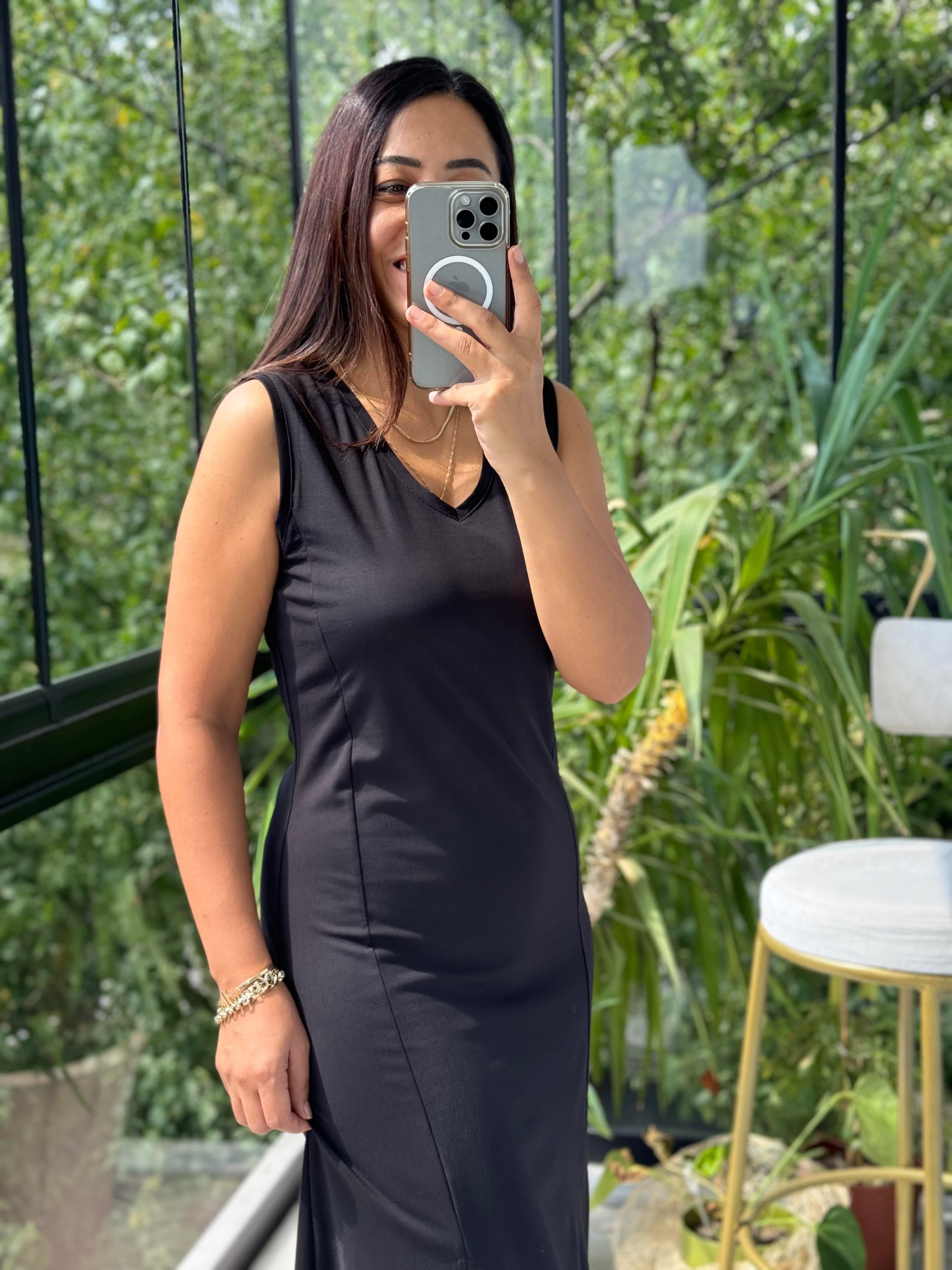 V Yaka Yırtmaçlı Elbise Siyah