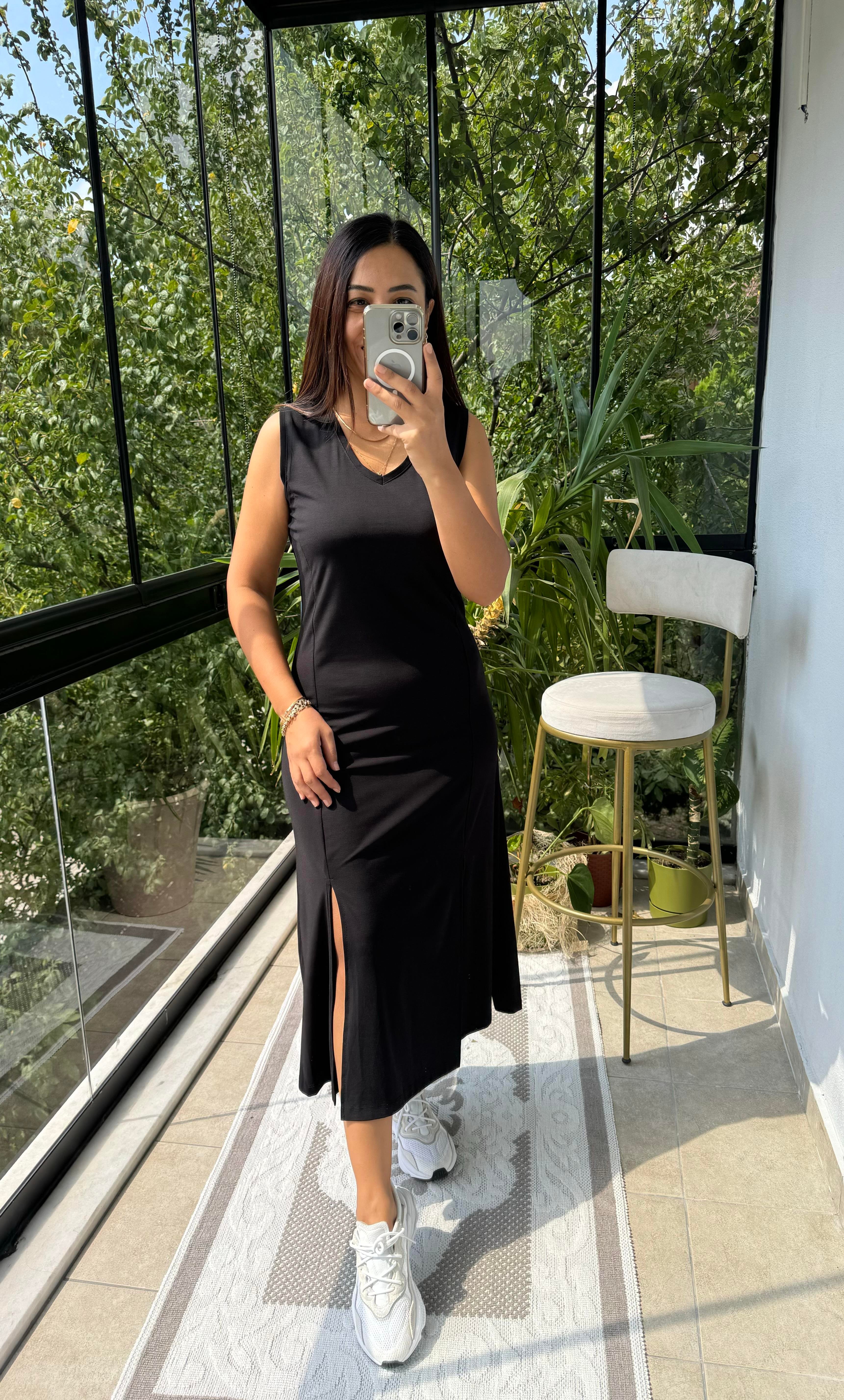 V Yaka Yırtmaçlı Elbise Siyah