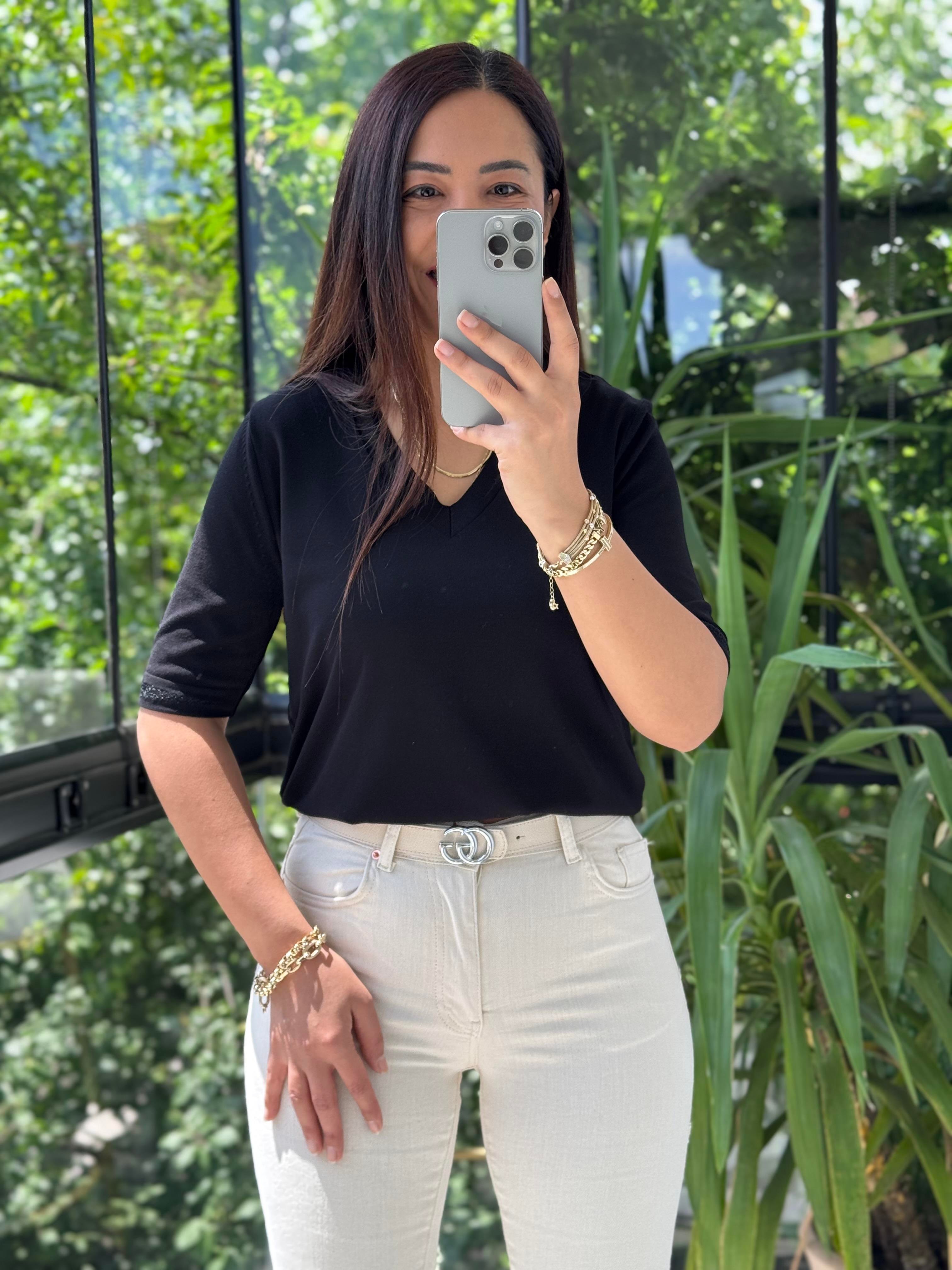 Yaka Ve Kol Özel Aksesuarlı Triko Bluz Siyah