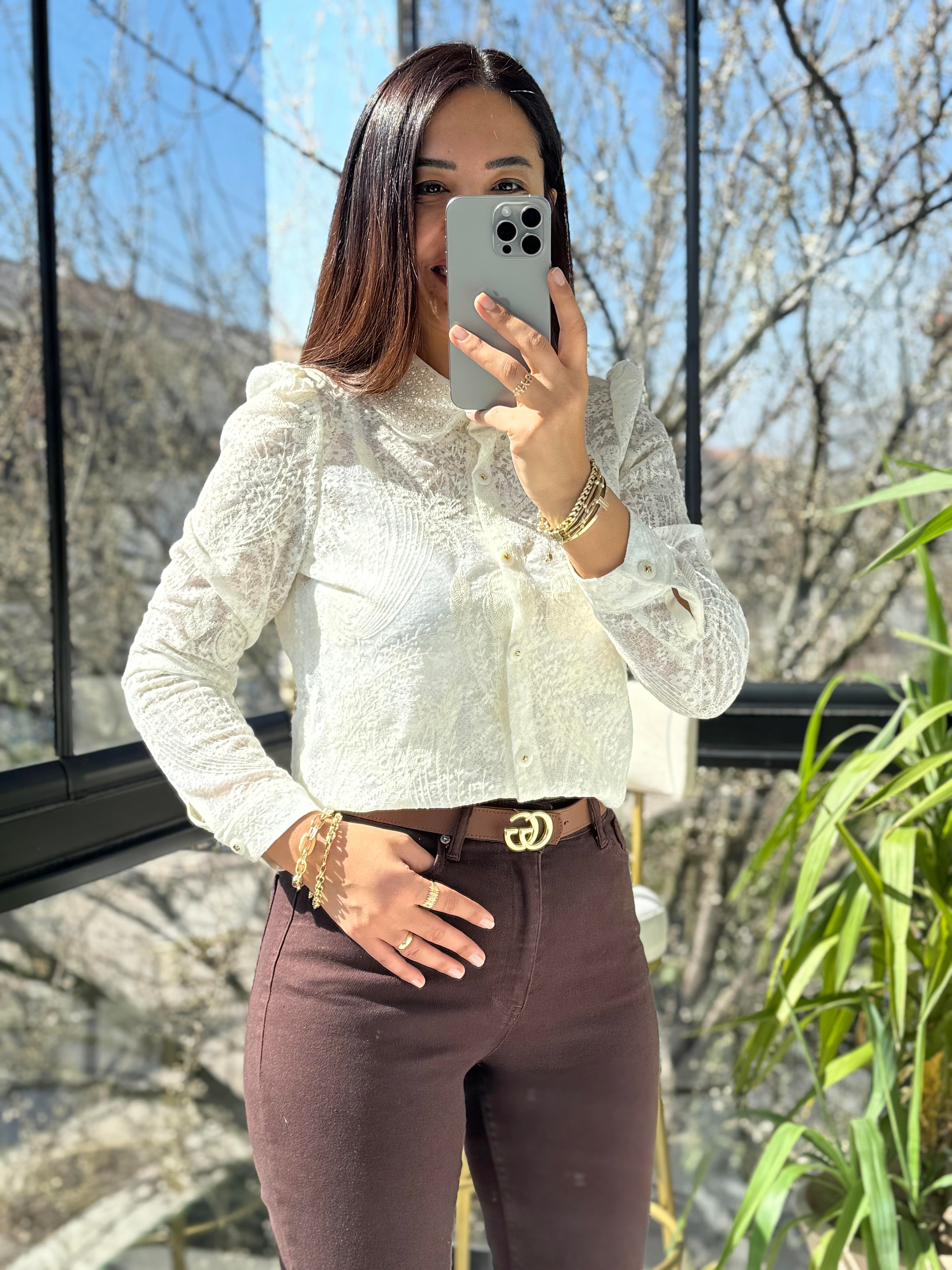 Yakası Full İnicli Güpürlü Gömlek Ekru