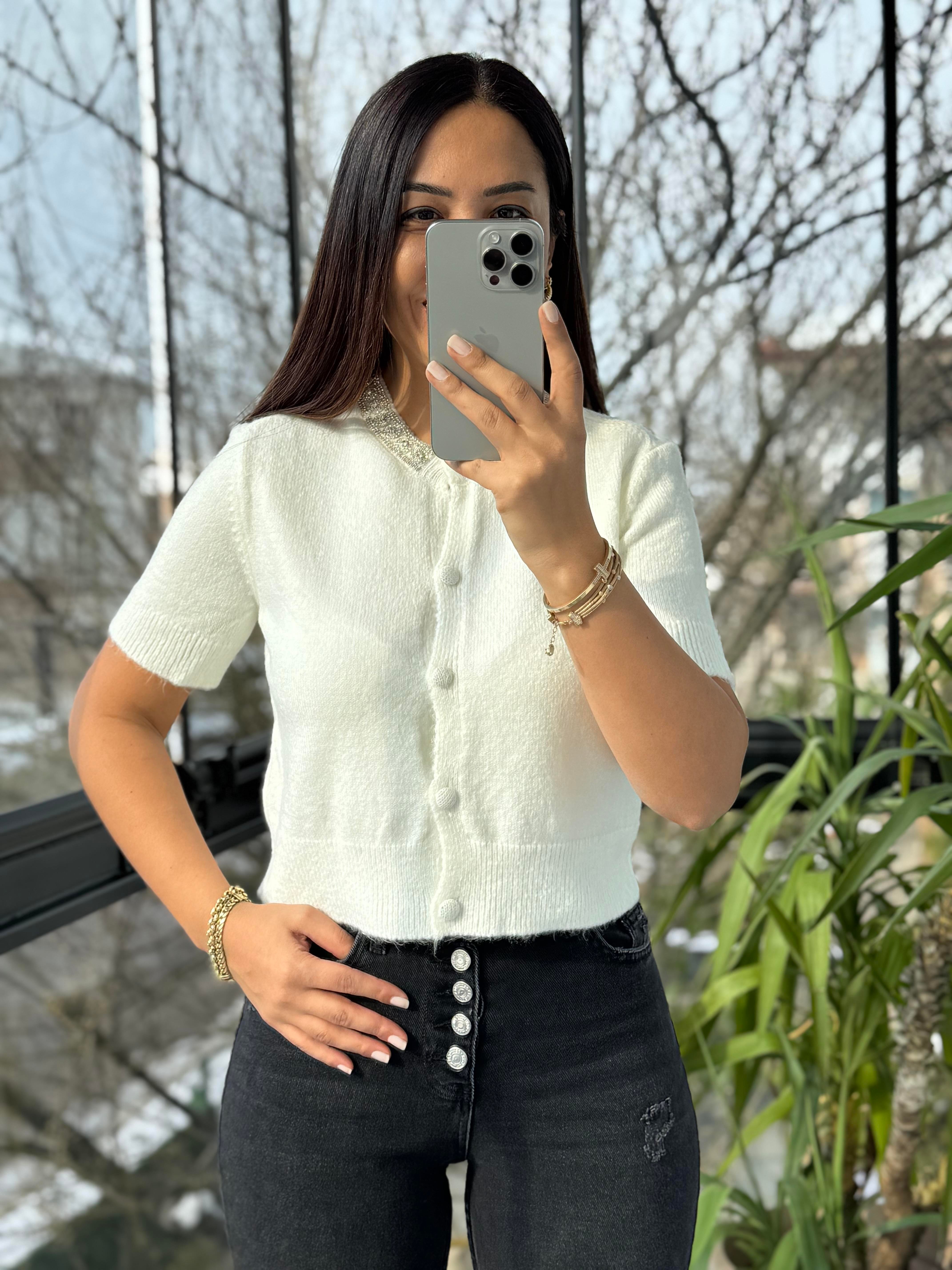Yakası Taş Detaylı Triko Hırka Ekru