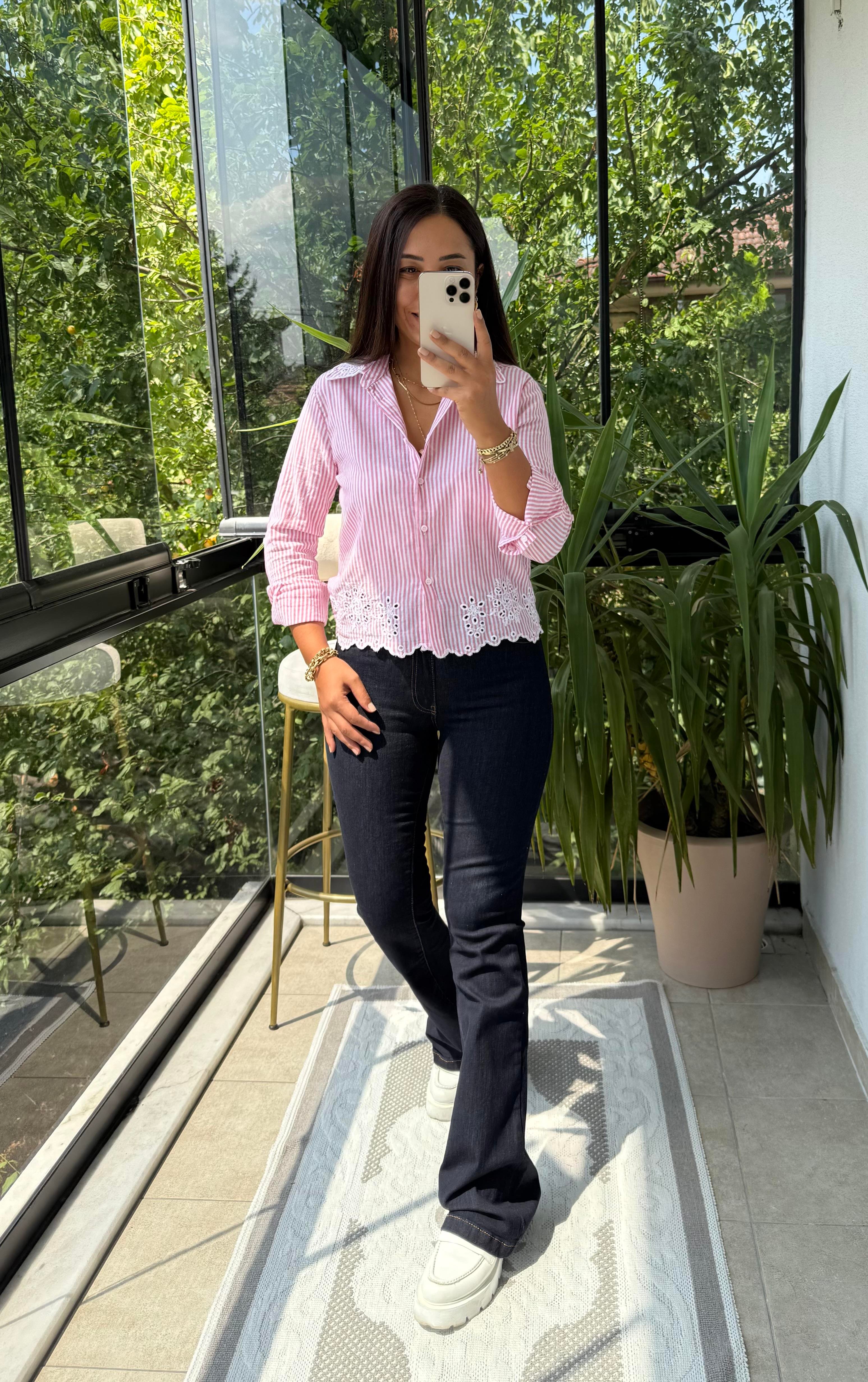 Yakası ve Altı Nakışlı Çizgili Pamuklu Gömlek Pembe