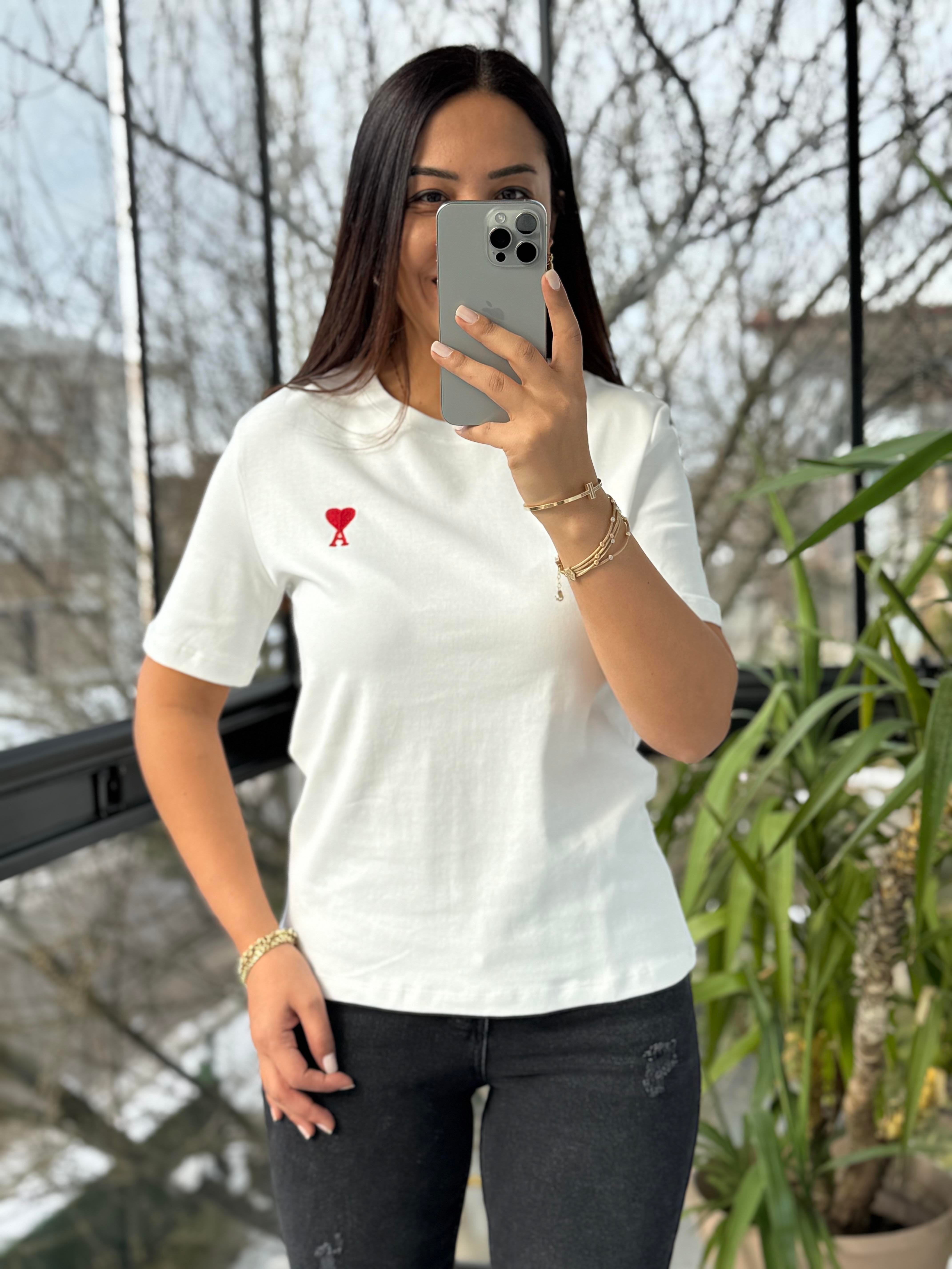 Yanı Kalp Nakışlı Tişört Ekru