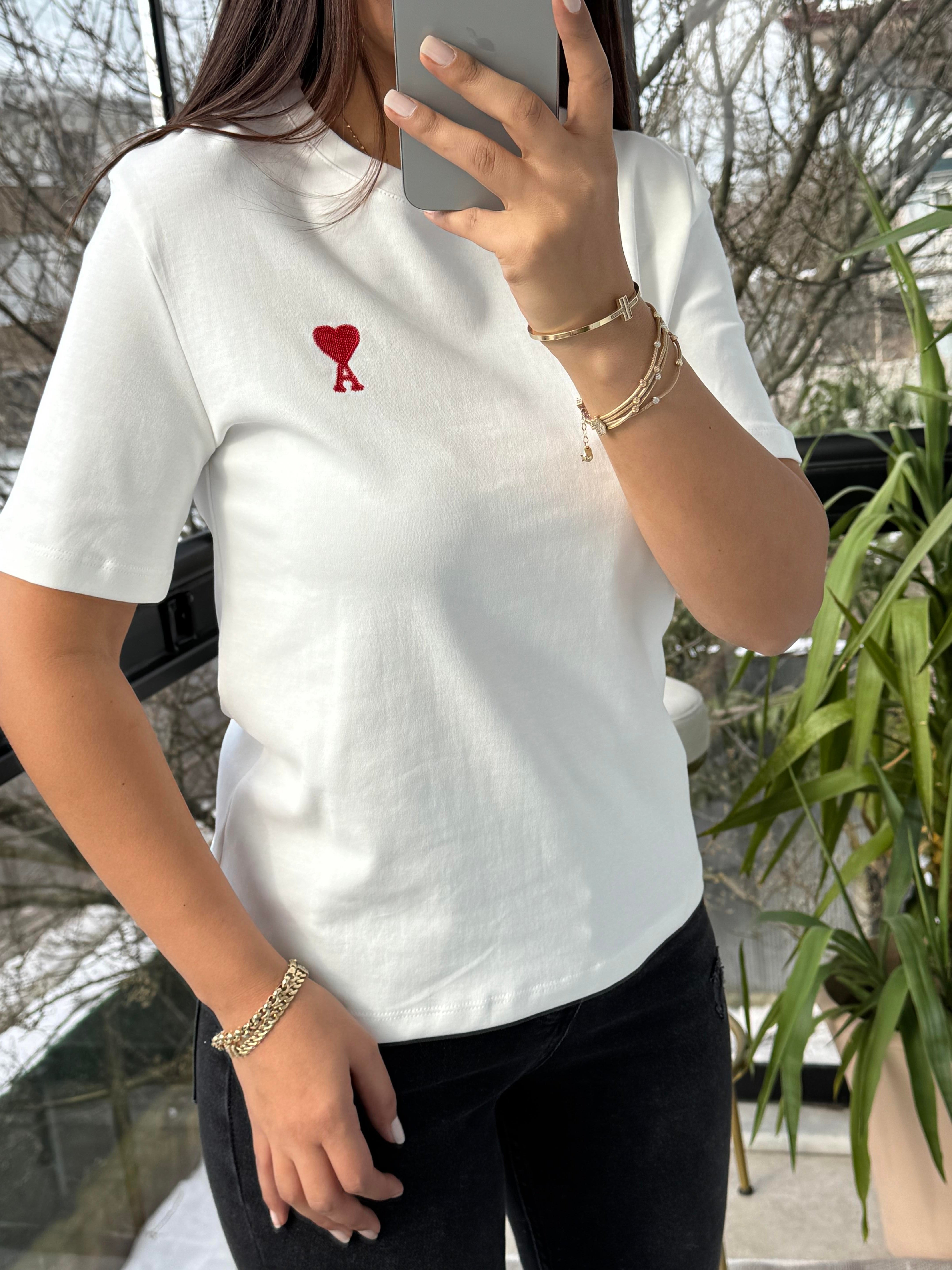 Yanı Kalp Nakışlı Tişört Ekru