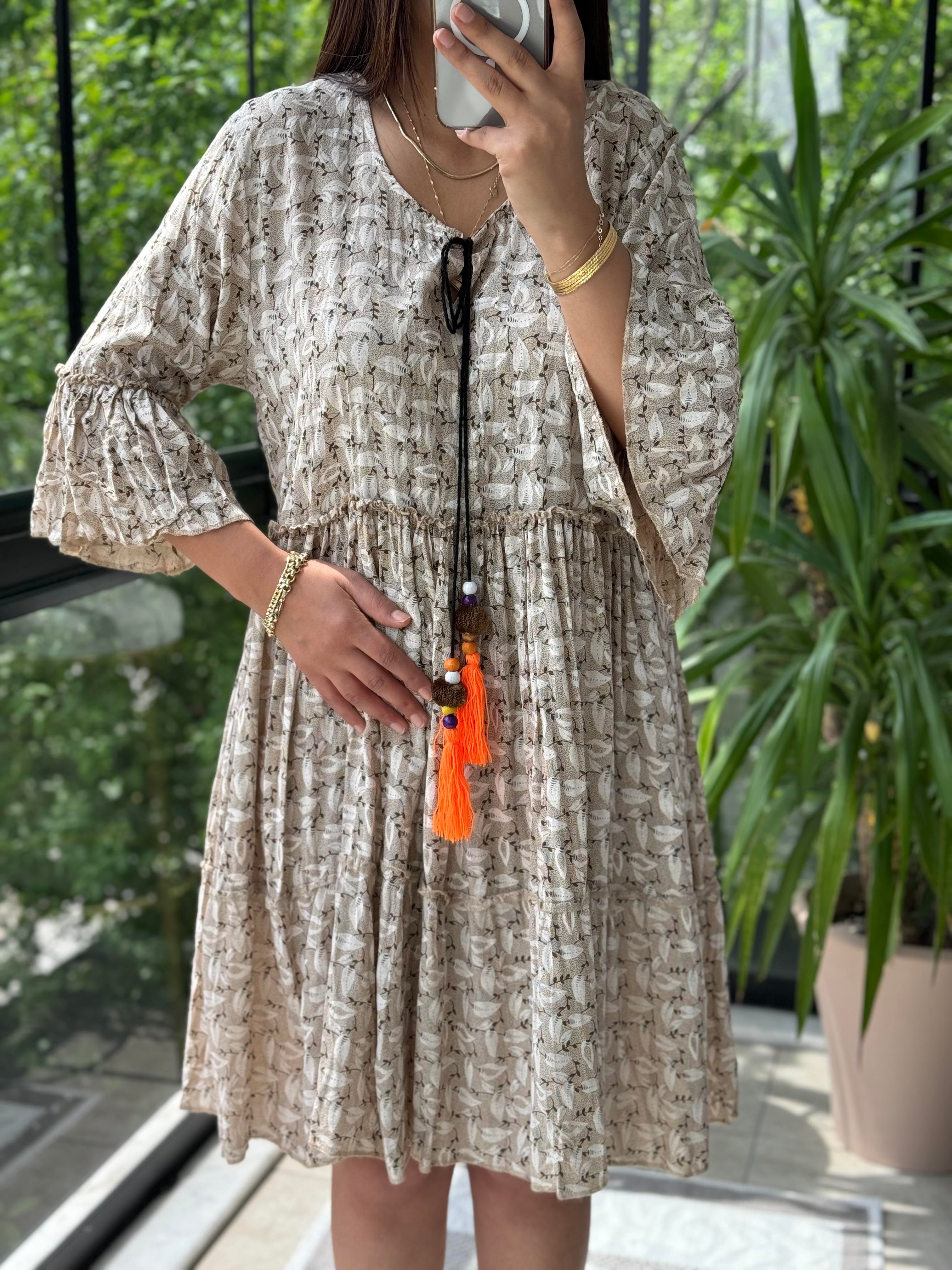 Yaprak Desen Kısa Elbise Krem