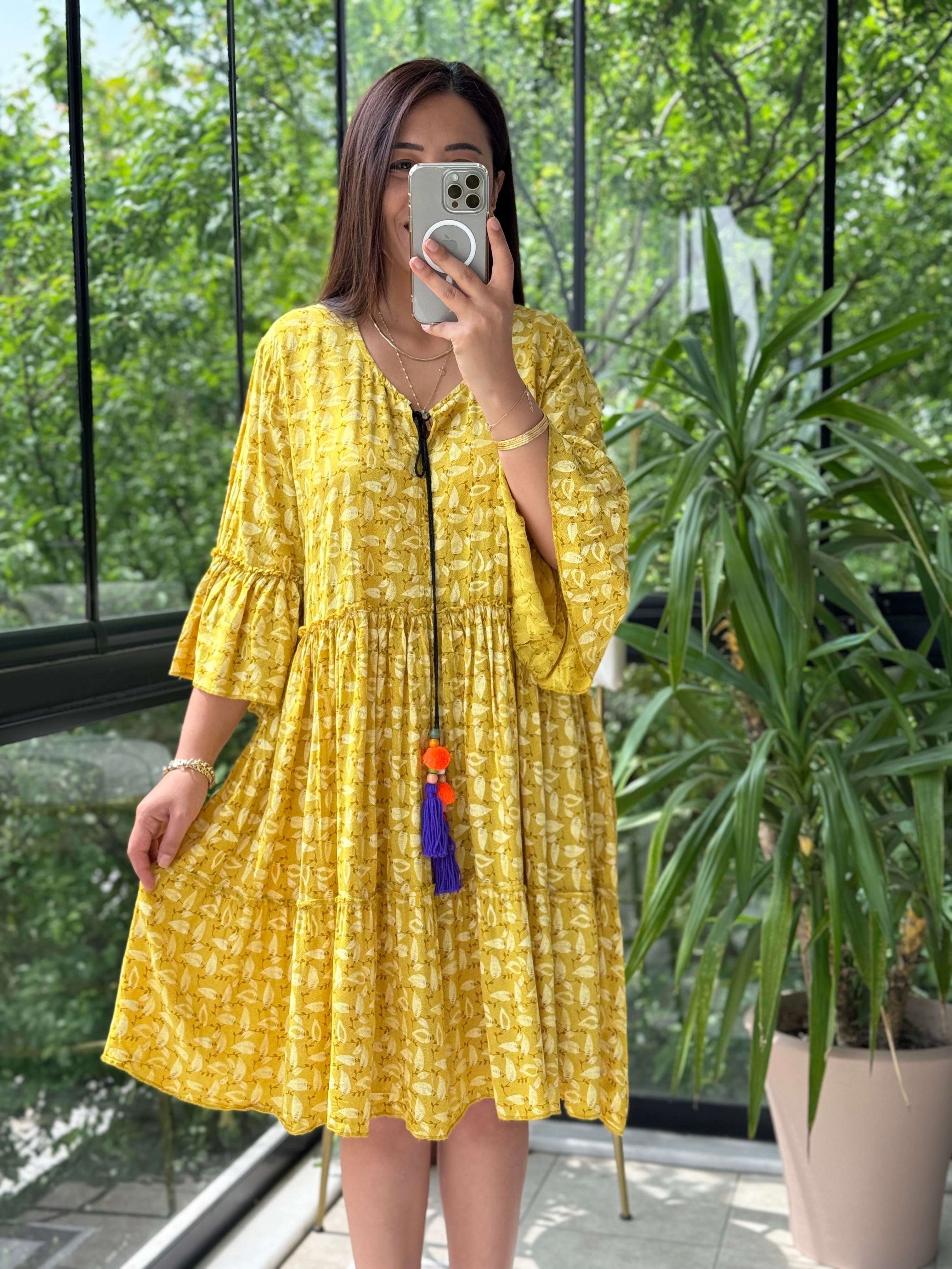 Yaprak Desen Kısa Elbise Sarı