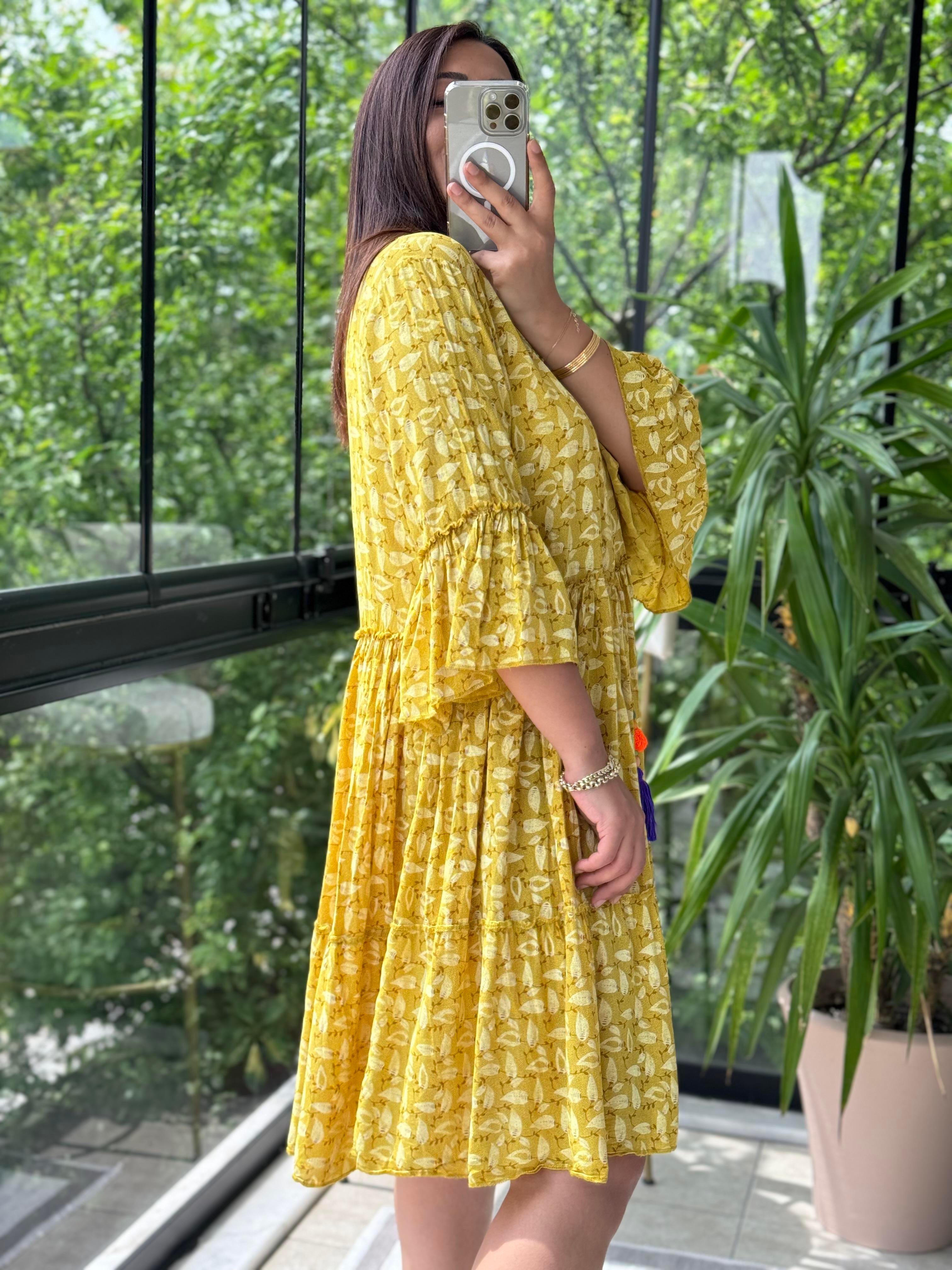 Yaprak Desen Kısa Elbise Sarı