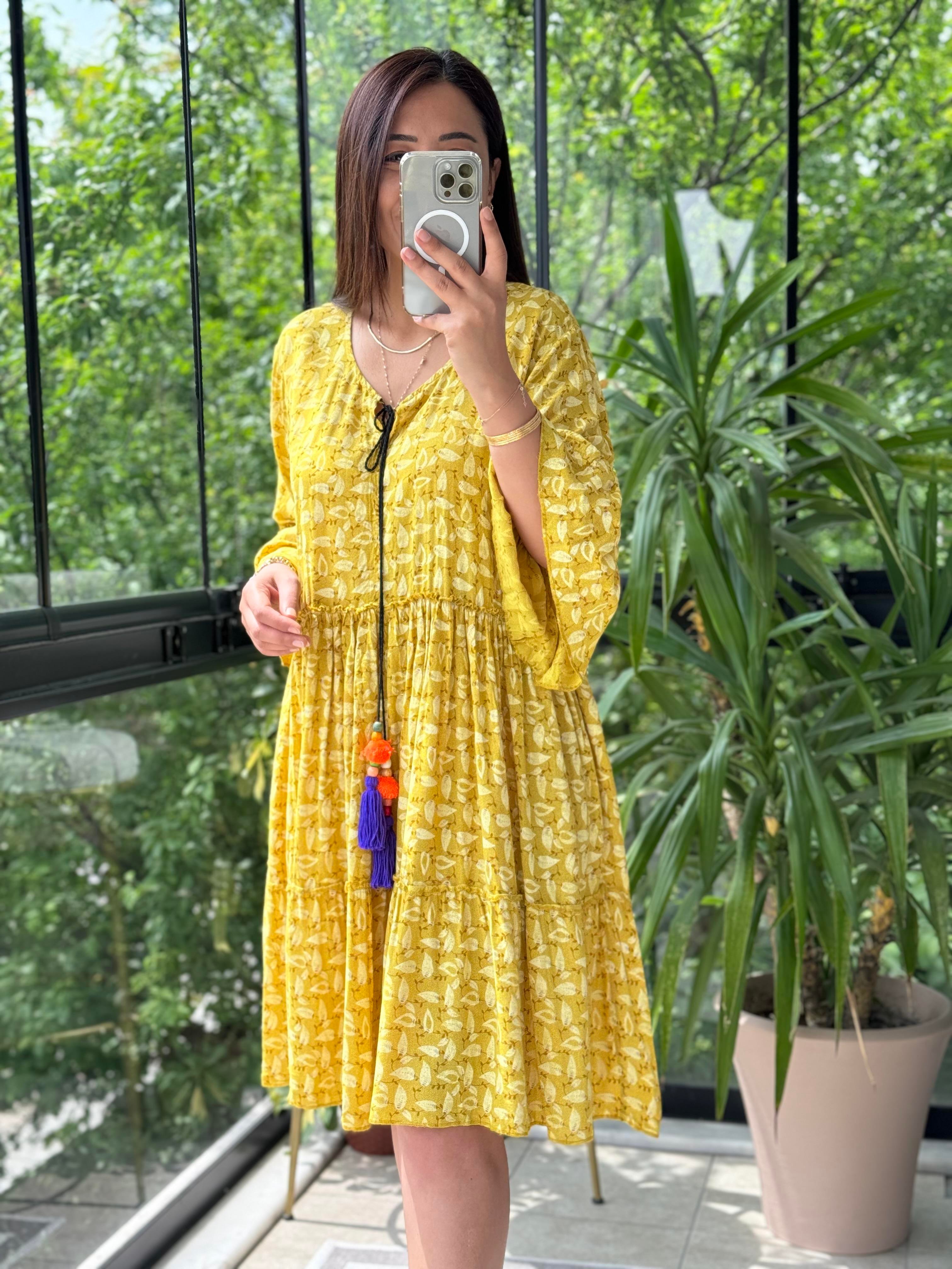 Yaprak Desen Kısa Elbise Sarı