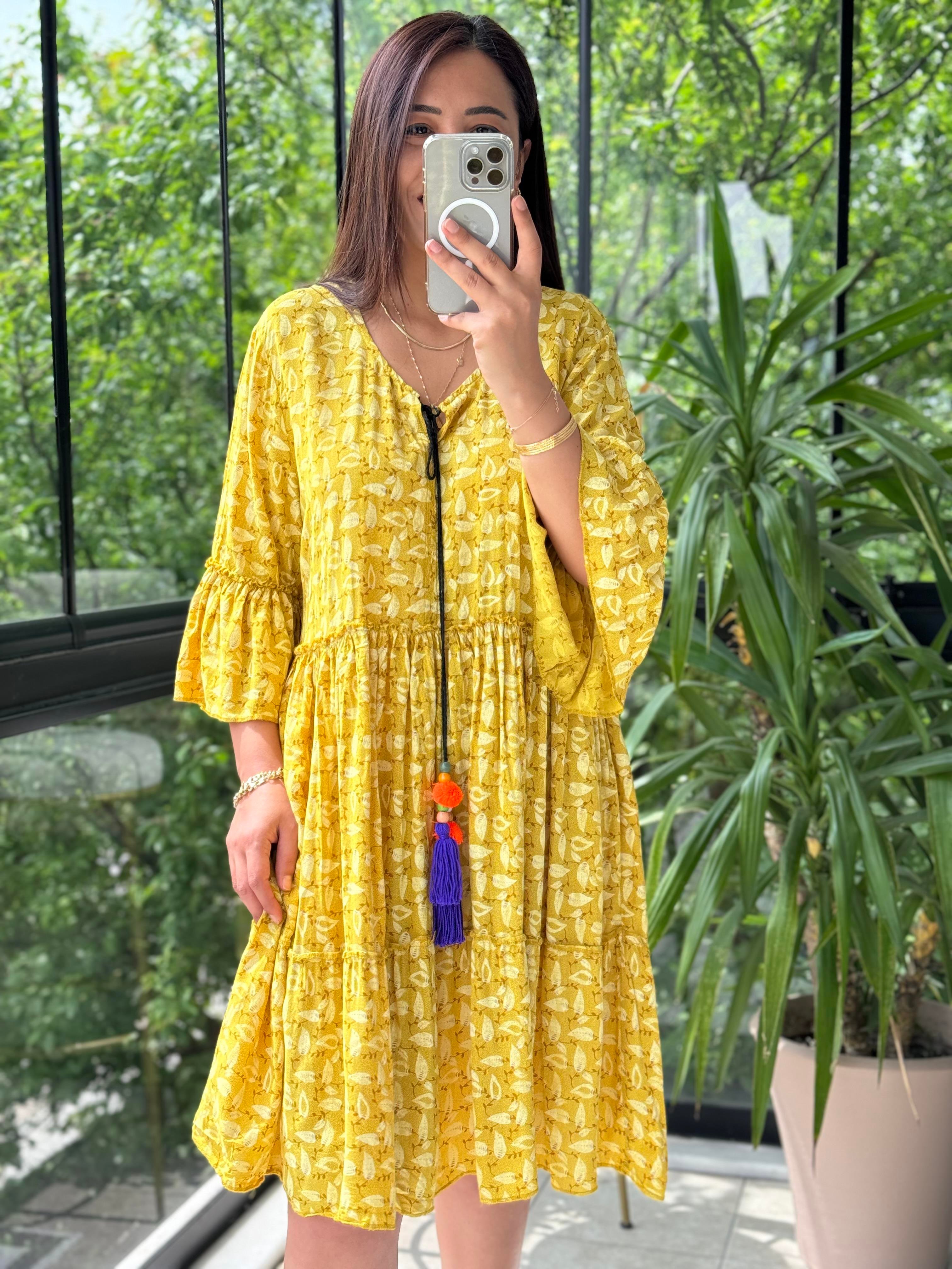 Yaprak Desen Kısa Elbise Sarı