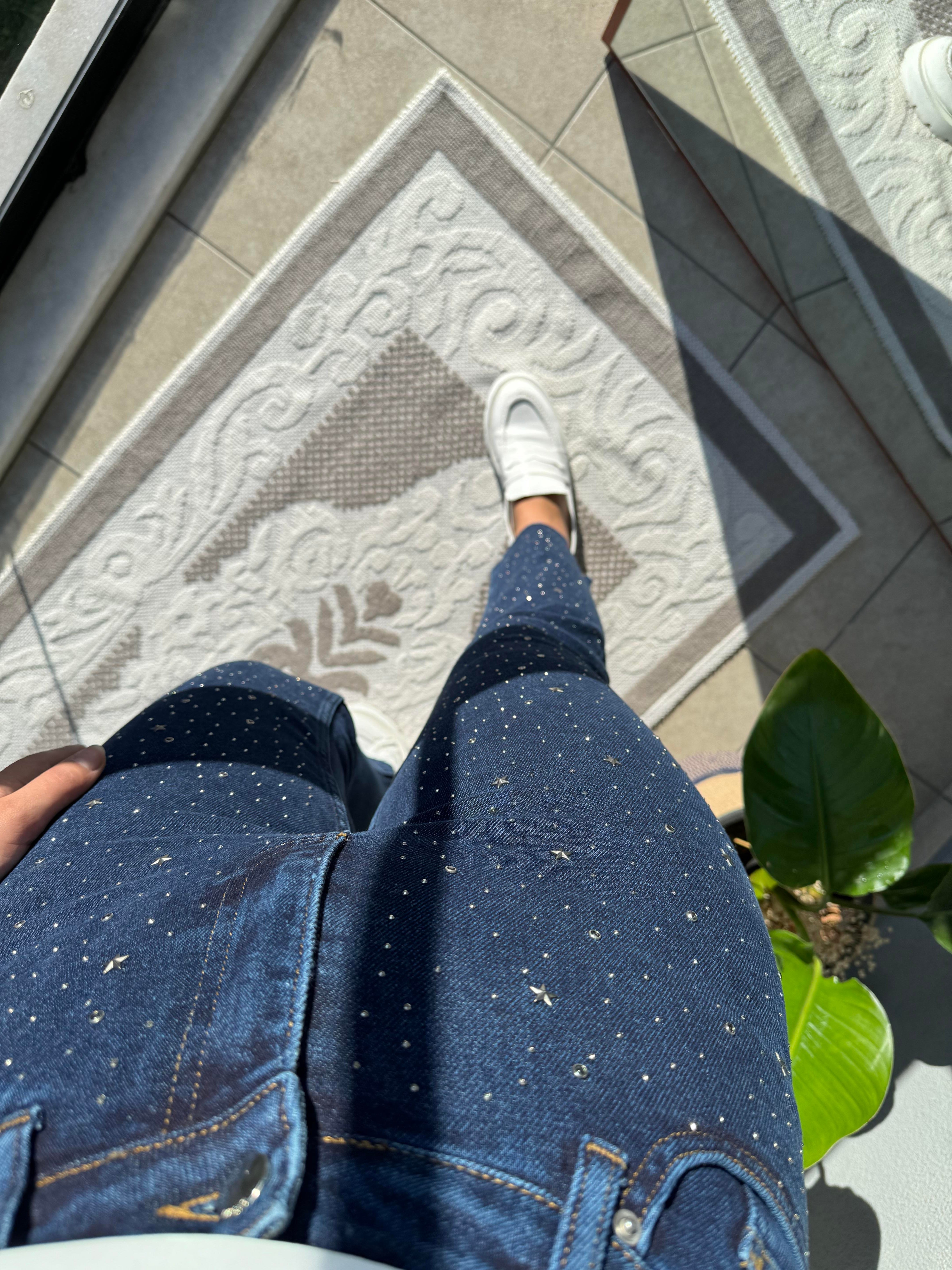 Yıldız Taşlı Kesik Paça Mom Jean Lacivert