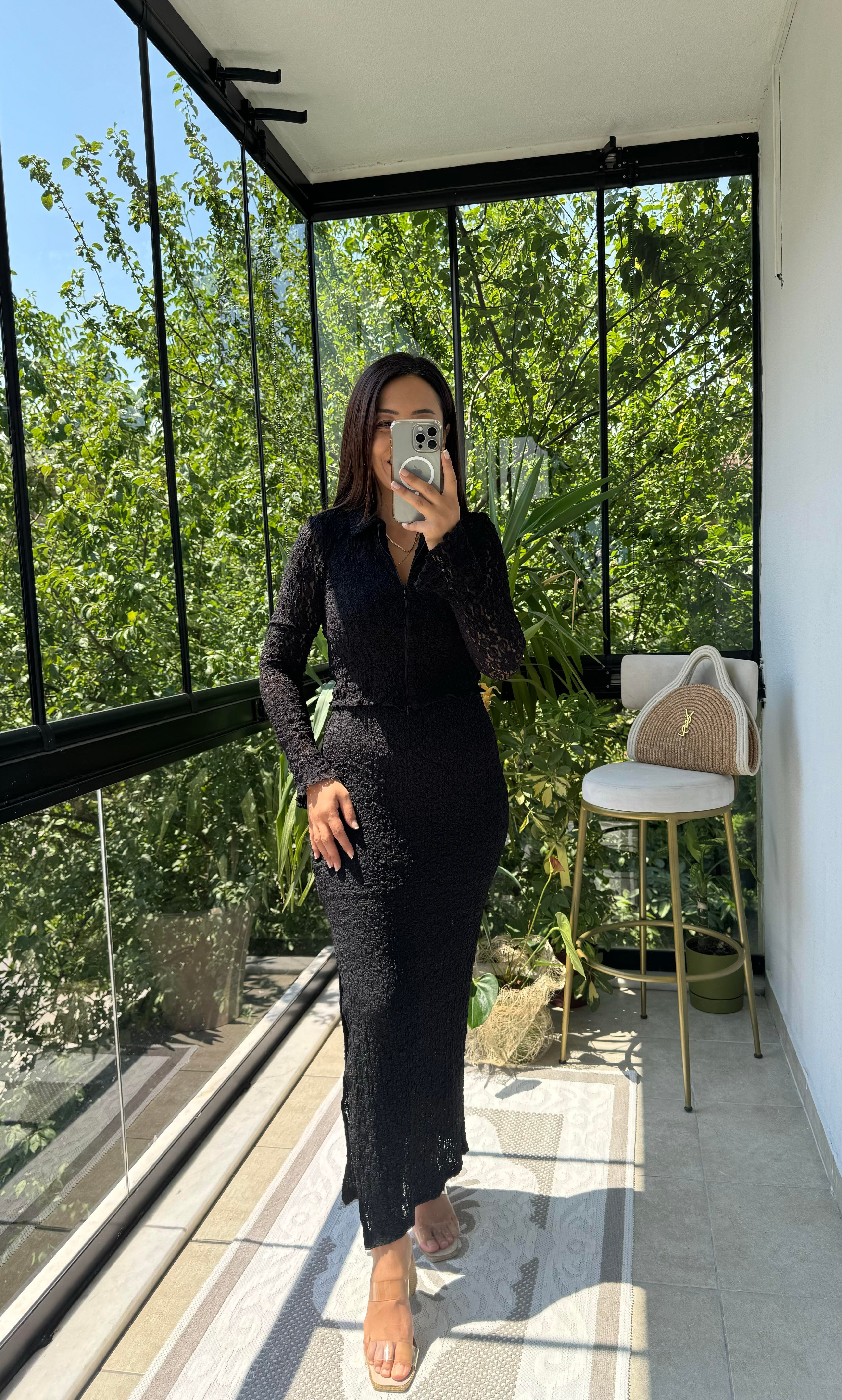 Yırtmaçlı Uzun Dantel Etek Siyah