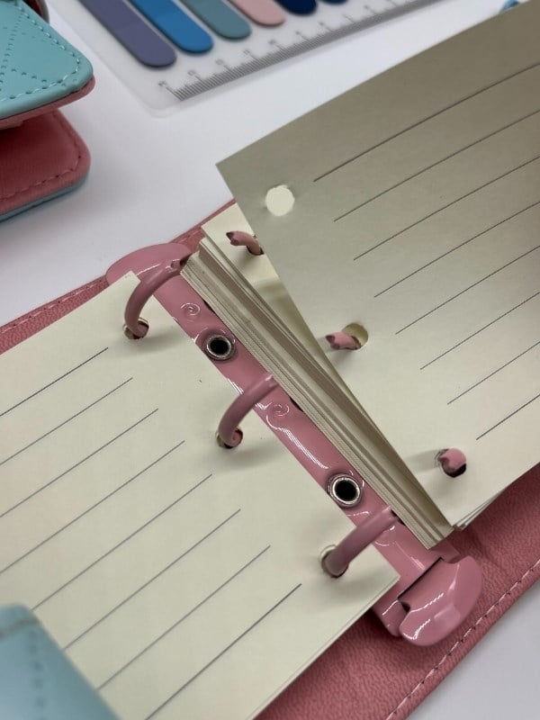  Mini Boy Mavi Beyaz Tonları Mıknatıslı PU Deri Kapaklı Sürdürülebilir Ajanda/ Planner/ Binder Defter 80 Yaprak (Çizgili, Değiştirilebilir Sayfa)
