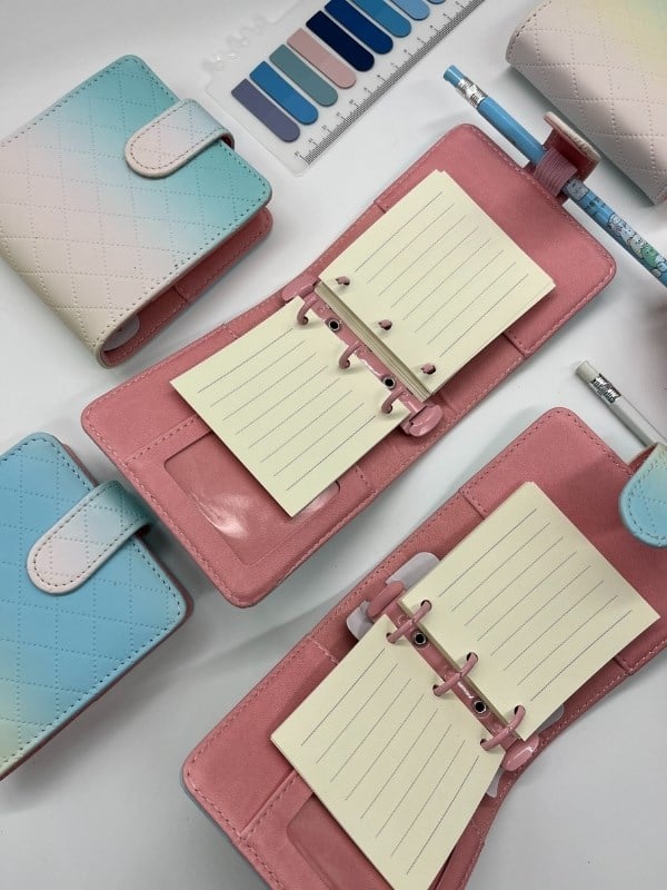  Mini Boy Mavi Beyaz Tonları Mıknatıslı PU Deri Kapaklı Sürdürülebilir Ajanda/ Planner/ Binder Defter 80 Yaprak (Çizgili, Değiştirilebilir Sayfa)