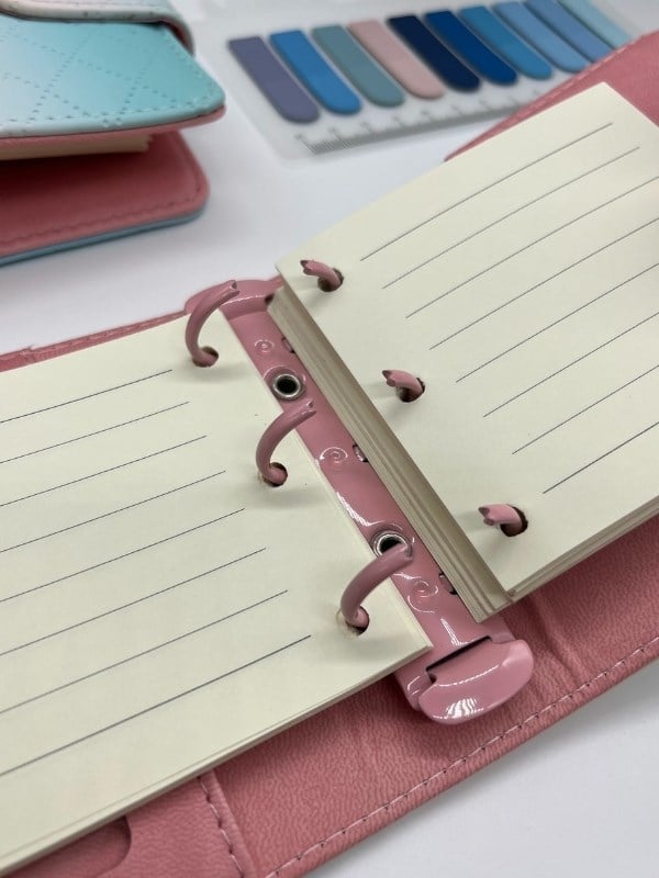  Mini Boy Mavi Beyaz Tonları Mıknatıslı PU Deri Kapaklı Sürdürülebilir Ajanda/ Planner/ Binder Defter 80 Yaprak (Çizgili, Değiştirilebilir Sayfa)