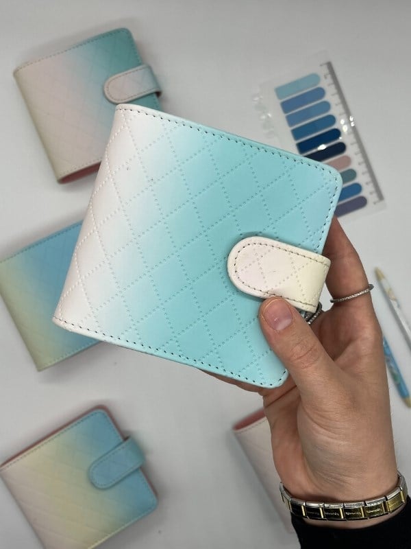  Mini Boy Mavi Beyaz Tonları Mıknatıslı PU Deri Kapaklı Sürdürülebilir Ajanda/ Planner/ Binder Defter 80 Yaprak (Çizgili, Değiştirilebilir Sayfa)
