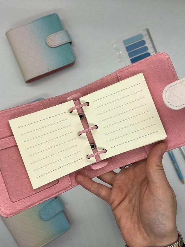  Mini Boy Mavi Beyaz Tonları Mıknatıslı PU Deri Kapaklı Sürdürülebilir Ajanda/ Planner/ Binder Defter 80 Yaprak (Çizgili, Değiştirilebilir Sayfa)