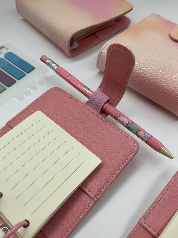  Mini Boy Pembe Krem Tonları Mıknatıslı PU Deri Kapaklı Sürdürülebilir Ajanda/ Planner/ Binder Defter 80 Yaprak (Çizgili, Değiştirilebilir Sayfa)