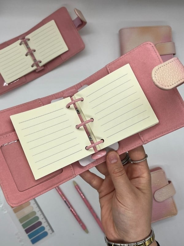  Mini Boy Pembe Krem Tonları Mıknatıslı PU Deri Kapaklı Sürdürülebilir Ajanda/ Planner/ Binder Defter 80 Yaprak (Çizgili, Değiştirilebilir Sayfa)