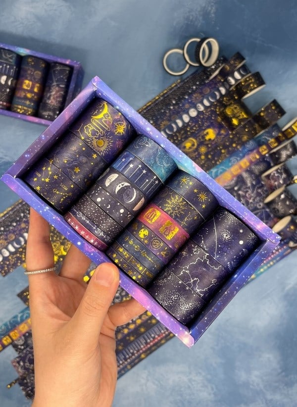 Astroloji ve Burçlar Temalı Özel Tasarım Altın ve Gümüş Yaldızlı 20’li Washi Bant Set (20X2 m) – Koyu Mavi Gökyüzü Desenleri/Desenli Bant/Washi Tape