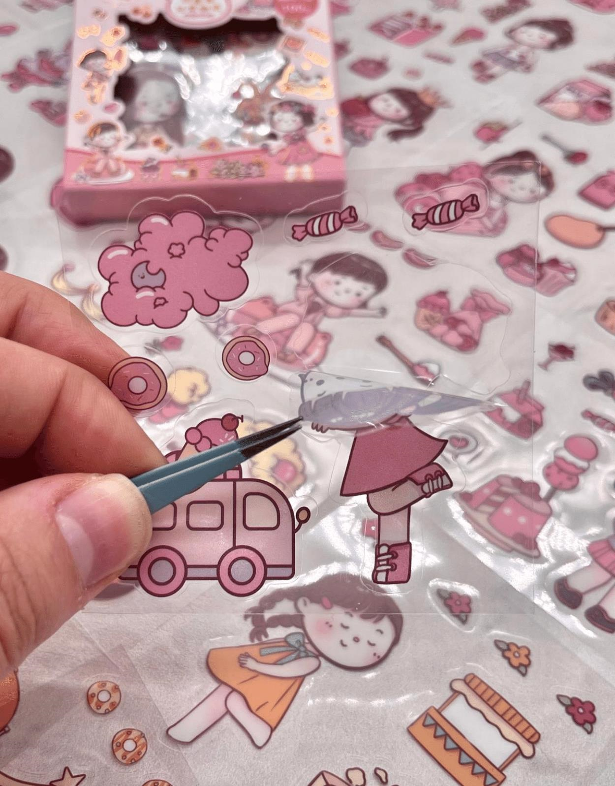 Çilek Kız ve Nefis Tatlılar 100 Yaprak 500 Adet Pembe Mini Kutu Şeffaf Pet Sticker Seti / Etiket/ Çıkartma/ Su Geçirmez