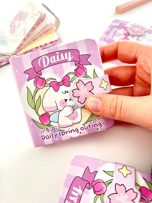 Daisy Lale Bahçesi Sert Kapaklı 130 Yaprak Renkli Mini Planlayıcı/Not Defteri/Mıknatıslı Ajanda