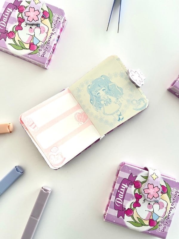 Daisy Lale Bahçesi Sert Kapaklı 130 Yaprak Renkli Mini Planlayıcı/Not Defteri/Mıknatıslı Ajanda