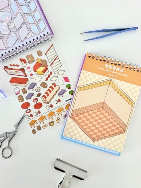 DIY 20 Farklı 3D İzometrik Sahne Tasarımı 18 Yaprak 798Adet Sticker Seti/Etiket/Çıkartma - Mor Kapak
