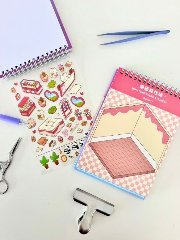 DIY 20 Farklı 3D İzometrik Sahne Tasarımı 18 Yaprak 798Adet Sticker Seti/Etiket/Çıkartma - Mor Kapak