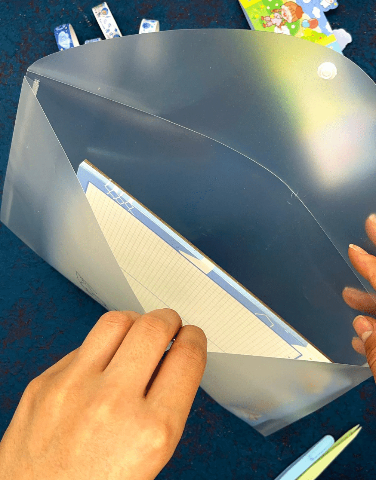 Explore The Unknown Hologramlı Kedi Desenli Çıtçıtlı A4 Şeffaf Dosya/Belge Dosyası/Düzenleyici Klasör