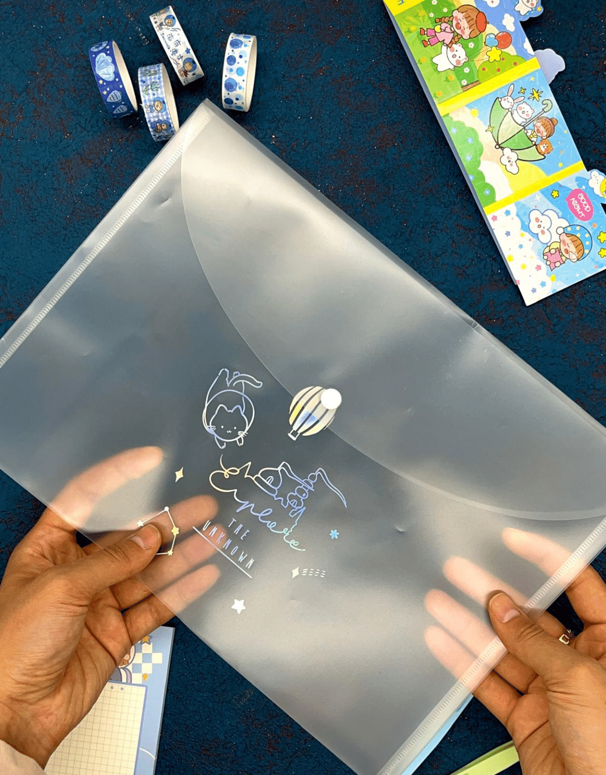 Explore The Unknown Hologramlı Kedi Desenli Çıtçıtlı A4 Şeffaf Dosya/Belge Dosyası/Düzenleyici Klasör