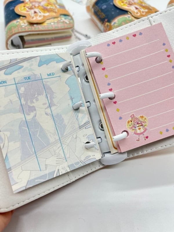 Flower Shop Çiçekçi Kız Temalı Charmlı Mini Planlayıcı Spiralli Defter/80 Yaprak/Mıknatıslı Ajanda