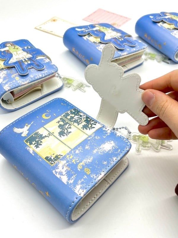 Gece Gökyüzünde Anime Kız Temalı Charmlı Mini Planlayıcı Spiralli Defter/80 Yaprak/Mıknatıslı Ajanda