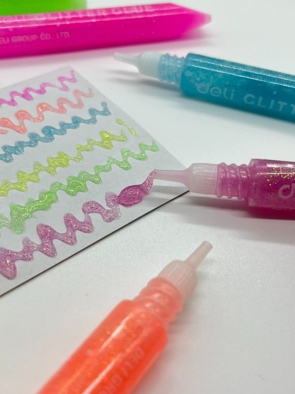Glitter Glue Kalem Görünümlü 6 Renkli Simli Yapıştırıcı Seti (6*12 ml)